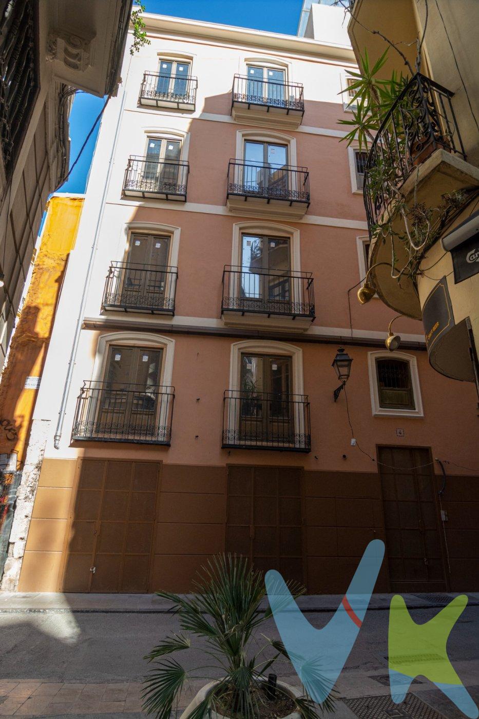 Piso en el mismo corazón de Valencia ciudad, ideal para inversores o si buscas disenyarte y hacerte un piso a la carta y a medida con los acabados y calidades que desees o se te antojen. El edificio ha sido rehabilitado y el certificado de final de obra ya está en el Ayuntamiento.  .  Hay opción de comprar plaza de garaje en el mismo barrio del Carmen, lo cual es muy conveniente dadas las restricciones de circulación y aparcamiento. Por lo tanto, en su conjunto, les presentamos una inversión en el centro histórico de la ciudad de Valencia que engloba vivienda en finca recien rehabilitada con buenos materiales, para que usted complete el acabado con materiales, calidades y disenyo a su gusto más plaza de garaje.  .  Si quieres invertir en este u otro piso, contacta con nosotros sin compromiso para el asesoramiento. Esta es una propiedad exclusiva de Inmoaction para ofrecer un servicio de calidad y atención personalizada. Se ha incluido en la comercialización de este inmueble, por lo que nuestro cliente no puede ser contactado ni en la lista de contactos.  .  Inmoaction es una agencia internacional, con sede en Londres, que trabaja codo con codo con propietarios y compradores para garantizar el mejor servicio en el proceso de compraventa.  .  La agencia británica "The Spanish Brick" trabaja en exclusividad con la interacción enviando clientes compradores e inversores desde el Reino Unido a Valencia.  Inmoaction fue fundada en 2010 en Londres y anuncia sus inmuebles en los principales portales internacionales. Contacta con nosotros para recibir el paquete de bienvenida y obtener la mejor visibilidad del mercado internacional.