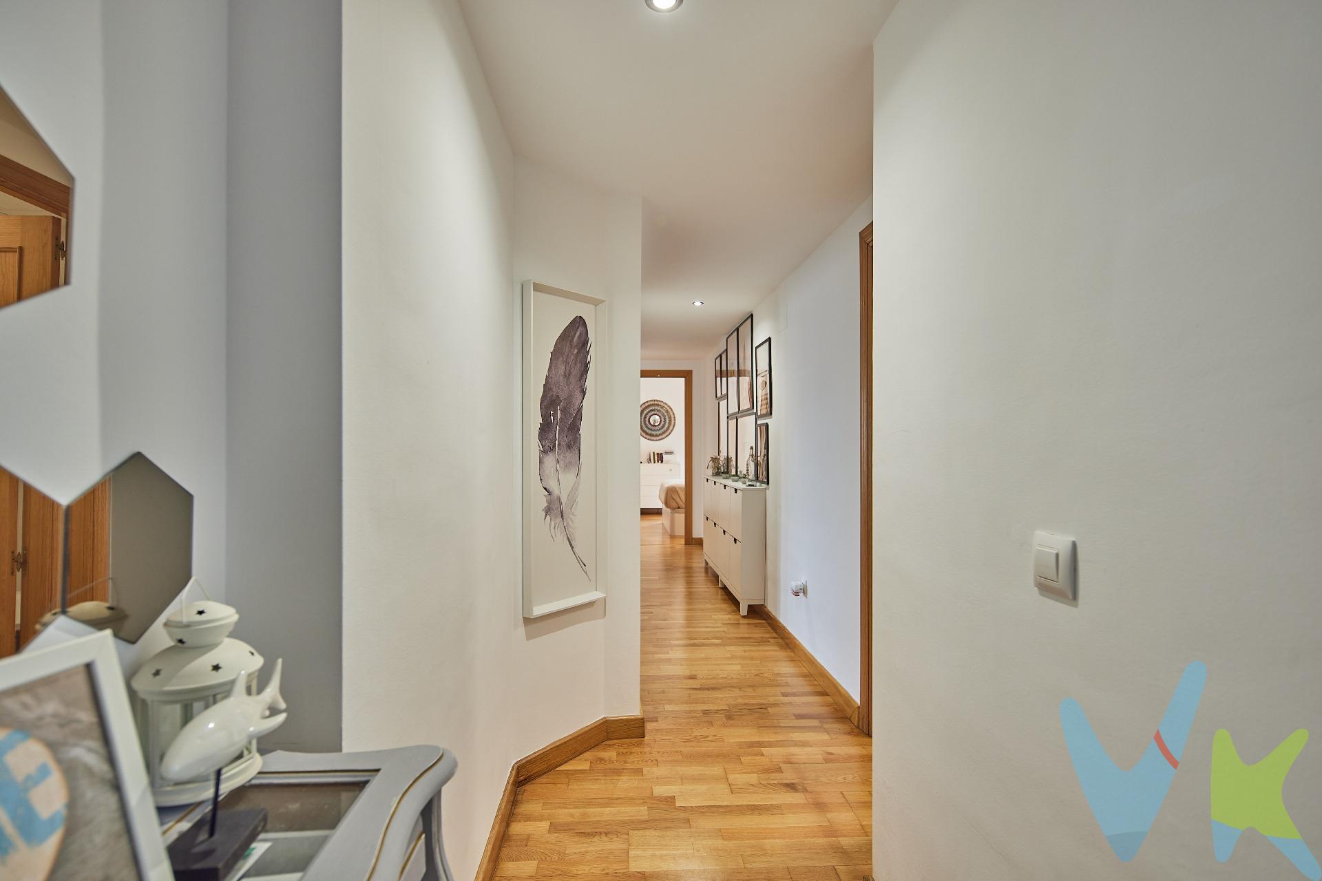 Descubre este  piso listo para entrar a vivir, ubicado en una zona tranquila y bien comunicada de San Fernando. Este inmueble cuenta con un amplio dormitorio principal equipado con armario empotrado y baño privado, ofreciendo la intimidad que necesitas. Además, dispone de dos dormitorios adicionales perfectos para familiares o como espacio adicional de trabajo.Salón comedor,  cocina independiente ha sido renovada completamente e incluye todos los electrodomésticos necesarios. También encontrarás prácticos armarios empotrados en el pasillo que optimizan el almacenamiento del hogar. Este magnífico piso se completa con una plaza de garaje incluida, lo cual supone un gran valor añadido al disponer fácilmente del vehículo sin preocupaciones por aparcamiento. Es importante mencionar que el precio no incluye gastos notariales ni trámites administrativos asociados a la adquisición; nuestro equipo está totalmente preparado para asistirte durante cada etapa del proceso! Si estás considerando vender tu propiedad antes de realizar esta compra ¡no dudes en ponerte en contacto con nosotros! Estamos aquí para ayudarte a encontrar comprador rápidamente.