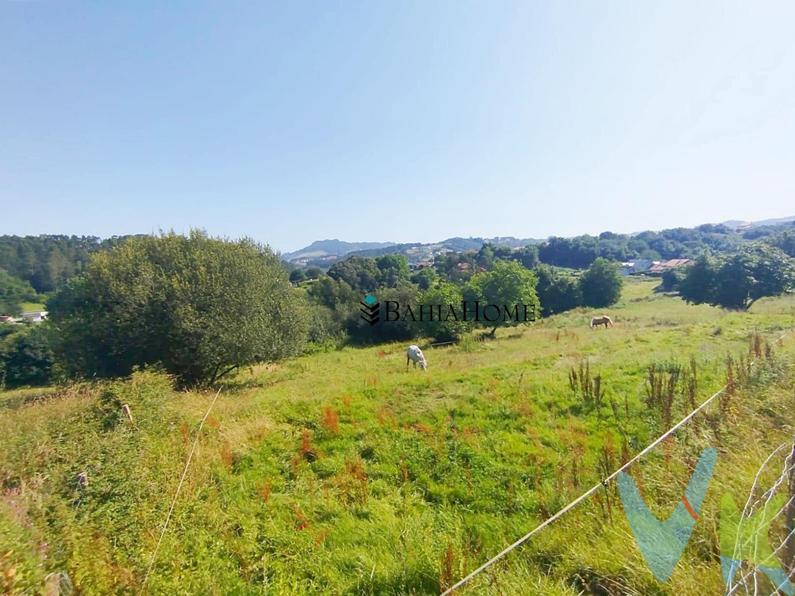 🌿 ¡GRAN OPORTUNIDAD EN ORUÑA DE PIÉLAGOS!. 🏡 Terreno de 7.673 m² por 170.000 €. 📍 Ubicación privilegiada en la zona de La Venera, en el entorno natural de Oruña de Piélagos, a solo 15 minutos de Santander por la A-67. 📐 Detalles del Terreno:. 🔸 Superficie total: 7.673 m². 🔹 Precio total: 170.000 €. 🔶 Zona RÚSTICA (6.683 m²) – ¡Construye tu casa ideal!. ✅ Posibilidad de construir 1 vivienda unifamiliar de 2 plantas. 🏠 Superficie máxima construible: 200 m² por planta (hasta 400 m² en total). 📏 Ocupación máxima: 15%. 📈 Edificabilidad: 0,15%. ↔️ Distancia a colindantes: 10 m. 📍 Alineación a vial: 3 m. ⬅️ Retanqueos: 15 m desde alineación. 📏 Altura máxima: 7 m. 🟦 Zona URBANA (990 m²). 🏗️ Edificable para vivienda unifamiliar aislada o pareada. 🏠 Superficie máxima: 200 m² (en 2 plantas). 📏 Altura máxima: 7 m. ✅ Ideal para vivienda principal, casa de invitados o inversión. 📄 Condiciones adicionales:. 💧 Agua y alcantarillado municipal próximo. ✅ Conexiones preparadas para acometida. 📑 Ficha urbanística disponible para consulta. 🌾 ¿Y si no quieres construir una vivienda?. Este terreno también admite otros usos compatibles:. 🍃 Proyectos ecológicos. 🐄 Explotación agropecuaria. 🏭 Actividad industrial vinculada al medio rural. 🌄 Entorno:. 🌳 Situado en un entorno natural tranquilo, con vistas despejadas y excelente orientación solar. 🧘‍♂️ Perfecto para quienes buscan naturaleza, paz y cercanía a servicios. 🏞️ A pocos minutos del Parque Natural de las Dunas de Liencres, rutas de senderismo, ríos y playas. 🚗 Cómo llegar desde Santander:. 📍 Desde el centro de Santander:. ➡️ Tomar la A-67 dirección Torrelavega. ➡️ Salida 7 hacia Oruña de Piélagos. ➡️ En menos de 15 minutos, estarás en tu nuevo terreno. 💡 Ideal para:. ✅ Proyecto de vivienda personal. ✅ Inversores o promotores. ✅ Amantes de la naturaleza con visión de futuro. 📞 ¡No pierdas esta oportunidad única de construir en un enclave privilegiado!. Contáctanos para más información o visita guiada.