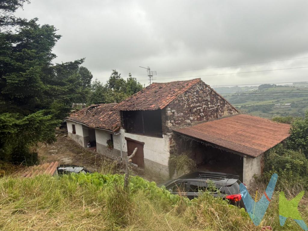 Venta de Casa con Finca en Carreño Esta propiedad en Carreño es una oportunidad única. Ubicada en un entorno natural privilegiado, cuenta con una finca de 28.915 m² repartida en cinco parcelas, ofreciendo un sinfín de posibilidades para quienes desean espacio y privacidad.Características:Superficie construida: 268 m².Para reformar, ideal para personalizar cada detalle a tu gusto.Entorno y UbicaciónSituada en un enclave natural, esta propiedad permite disfrutar de la tranquilidad del campo sin renunciar a la cercanía de núcleos urbanos y carreteras principales. En la zona encontrarás rutas de senderismo, playas cercanas y una excelente oferta gastronómica, lo que hace de esta propiedad una opción ideal tanto para vivienda habitual como para segunda residencia o proyecto rural.¿Por Qué Elegir Esta Propiedad?Gran extensión de terreno, con múltiples opciones de uso.Casa independiente para reformar, adaptándola a tus necesidades.Ubicación privilegiada, en plena naturaleza y bien comunicada.Potencial de revalorización, una inversión con futuro.? ¡Contáctanos para más información!Gastos e impuestos no incluidos en el precio. A título orientativo, en segundas transmisiones, el comprador abonará el Impuesto sobre Transmisiones Patrimoniales (ITP). Para consultar los porcentajes del ITP en Asturias puede hacerlo a través de la web oficial de servicios tributarios del Principado de Asturias https://sede.tributasenasturias.es/sites/sede/default/es_ES/Que-quieres-hacer/Transmisiones-Patrimoniales-y-AJD. La base imponible será el mayor valor entre precio de compraventa, tasación o valor de referencia catastral. Gastos de notaría y registro aranceles variables según precio, número de copias y complejidad).El comprador escoge libremente notario. El vendedor asume, por ley, los gastos que le correspondan, salvo pacto en contrario. Si se precisa hipoteca: Tasación, condiciones y costes bancarios según entidad elegida por el comprador; así como los gastos de gestoría y cualesquiera otros inherentes a la formalización de la compraventa. De acuerdo con la ley, no se incluyen en el precio otros gastos o tributos que legalmente correspondan al comprador. Honorarios de intermediación inmobiliaria a cargo del vendedor y honorarios de mediación inmobiliaria del 2% más I.V.A. con un mínimo de 2000EUR más I.V.A. a cargo del comprador.El consumidor tiene derecho, conforme a la normativa vigente, a disponer de información y documentación adicional relativa al inmueble y condiciones de la compraventa. Cualquier compraventa y sus condiciones quedan sujetas en todo caso a la aceptación expresa del vendedor del inmueble y a la posterior formalización del correspondiente contrato. El presente anuncio tiene carácter meramente informativo; la información suministrada se corresponde con la disponible a la fecha de publicación, pudiendo variar en función de las circunstancias o actualizaciones legales, contractuales y fiscales.