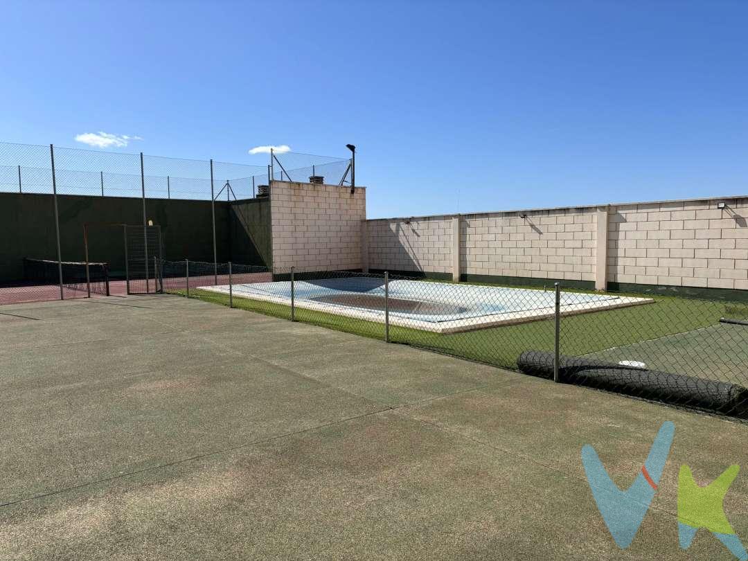 OPORTUNIDAD. Piso para reformar en Puertollano. Hay que hacerle una reforma completa. Fotos reales. No lo dejes escapar.
Recomendamos ver el tour virtual con tranquilidad y pasear por la vivienda para que vea el estado. No hay cableado eléctrico, ni sanitarios, puertas, caldera ni radiadores. Solo es aprovechable las ventanas, fontanería y el suelo de gres porcelánico. 
Tipo de propiedad: Piso
Subtipo: Piso para reformar
Conservación: Reforma integral
En la ciudad de Puertollano, se encuentra disponible este piso para aquellas personas que buscan un espacio para reformar a su gusto. El inmueble cuenta con una superficie de 151 metros construidos, de los cuales 96 metros son útiles. Esto ofrece un amplio espacio para distribuirlo según las necesidades y gustos de cada persona. Tiene garaje cerrado tipo box.
Este piso se encuentra en una ubicación privilegiada, rodeado de todos los servicios necesarios como tiendas, restaurantes y centros educativos. Además, cuenta con una orientación hacia el Norte y Oeste, lo que permite una agradable iluminación natural durante gran parte del día.
Otra de las ventajas de este piso es su acceso mediante ascensor, lo que facilita el traslado de personas y objetos. También cuenta con 3 habitaciones, ideales para una familia o para convertirlas en un estudio, despacho o sala de juegos. Tiene piscina y pádel comunitario.
La propiedad se encuentra en una segunda planta y cuenta con un total de 2 pisos por planta, lo que otorga privacidad y tranquilidad a sus residentes. Si estás interesado en adquirir un piso para reformar en Puertollano, no dudes en contactar con nosotros para obtener más información.
Vivienda de VPO, se requiere cumplir los siguientes requisitos: 
Inscribirse como demandantes de VPO. 
No tener vivienda en propiedad. 
No superar los 47.000€ de ingresos anuales el núcleo familiar. 
Honorarios de intermediación inmobiliaria no incluidos en el precio.
Información válida salvo error tipográfico.
Si necesitas hipoteca, consúltanos. Tenemos financiera. Para esta vivienda necesitas tener aproximadamente mas de 40.000€ ahorrados, para la reforma, honorarios de intermediación inmobiliaria y gastos de escrituración, notaria, registro y de ITP. Si tienes menos, consúltanos.
La vivienda es de un propietario que tiene que solucionar con la venta el pago de la hipoteca. NO ES DE BANCO.
 
 
 
 
 
 