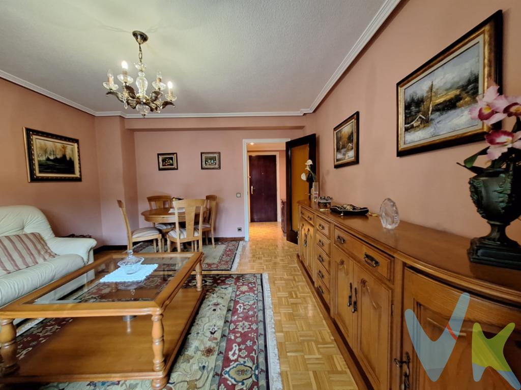 Te presentamos una excelente oportunidad de adquirir un piso en una de las zonas más solicitadas de Gijón, La Arena. Esta es una ocasión única para aquellos que buscan un hogar elegante, bien distribuido y con todas las comodidades necesarias para una vida plena en el corazón de la ciudad.Este fantástico piso esta situado en un edificio construido en el año 1980, un inmueble que ha mantenido su robustez y encanto a lo largo del tiempo. Este piso tiene una excelente distribución, cuenta  con tres amplias y luminosas habitaciones que se adaptan perfectamente a tus necesidades, ya sea que desees convertirlas en dormitorios, oficinas hogareñas o salas de estudio. Tiene dos cuartos de baño. Además, los 103,19 metros construidos reflejan tanto el espacio interior como las zonas comunes, asegurando un entorno agradable y confortable.La zona de La Arena es conocida por su ambiente y por estar rodeada de  supermercados, tiendas, restaurantes, cafeterías y más, todo lo que puedas necesitar está al alcance de tu puerta.La cercanía a la playa de San Lorenzo ofrece la posibilidad de disfrutar del mar y de extensos paseos por su maravilloso paseo marítimo, lo que enriquece la calidad de vida de quienes residen en esta área. Este piso es ideal no solo para familias, sino también para quienes desean invertir en una propiedad con una excelente relación calidad-precio y alto potencial de revalorización. La demanda en esta área es alta, por lo que visitar este inmueble cuanto antes es recomendable para no perder esta magnífica oportunidad.Te animamos a que visites este este piso y valores la oportunidad de convertirlo en tu nuevo hogar. Y si quiere disfrutar del lujo de una amplia plaza de garaje que complemente a esta propiedad, puede comprarla por 38.500,00 euros, situada en el mismo edificio. Solicita una cita con nosotros para conocer cada rincón de esta propiedad única. Estamos convencidos de que te cautivará desde el primer momento. LLAMENOS!!!!En el precio del inmueble no se incluyen los gastos de Notaría, Registro e Impuestos asociados a la operación.