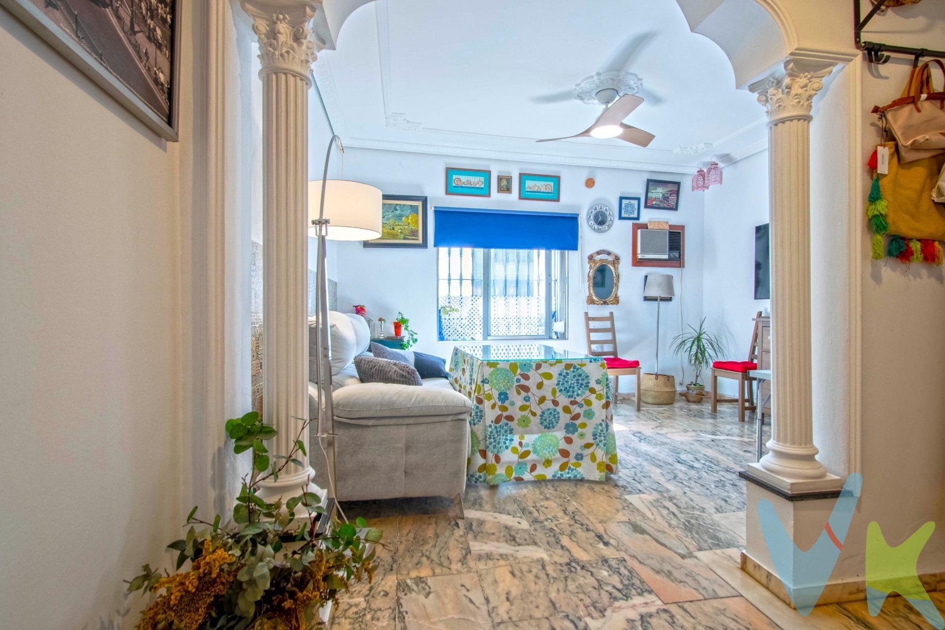 Fantástico piso en planta baja junto a Torneo, amplio, acogedor y muy bien distribuido, listo para entrar a vivir!!. Tiene 91.76m2 construidos distribuidos en amplio y acogedor salón, cocina independiente amueblada con salida a un bonito patio para uso y disfrute, suponiendo gran desahogo para la vivienda. Tres estupendos dormitorios, uno de ellos con armario empotrado, y un cuarto de baño exterior completo con placa de ducha. Solería de mármol y gres, puertas lacadas en blanco y ventanas de aluminio. Si quieres ampliar la información, ponte en contacto con nosotros. Lo visitamos??. Informamos a nuestros clientes que el precio de venta no incluye lo siguiente: Honorarios de la agencia inmobiliaria, Impuestos (I.T.P., I.V.A. o A.J.D., en su caso) ni otros gastos de la compraventa (gastos de Registro de la Propiedad, Notaría, Gestoría ni de posible Financiación). Documento F.I.S. a disposición del consumidor según Decreto 218/2005 Junta de Andalucía.