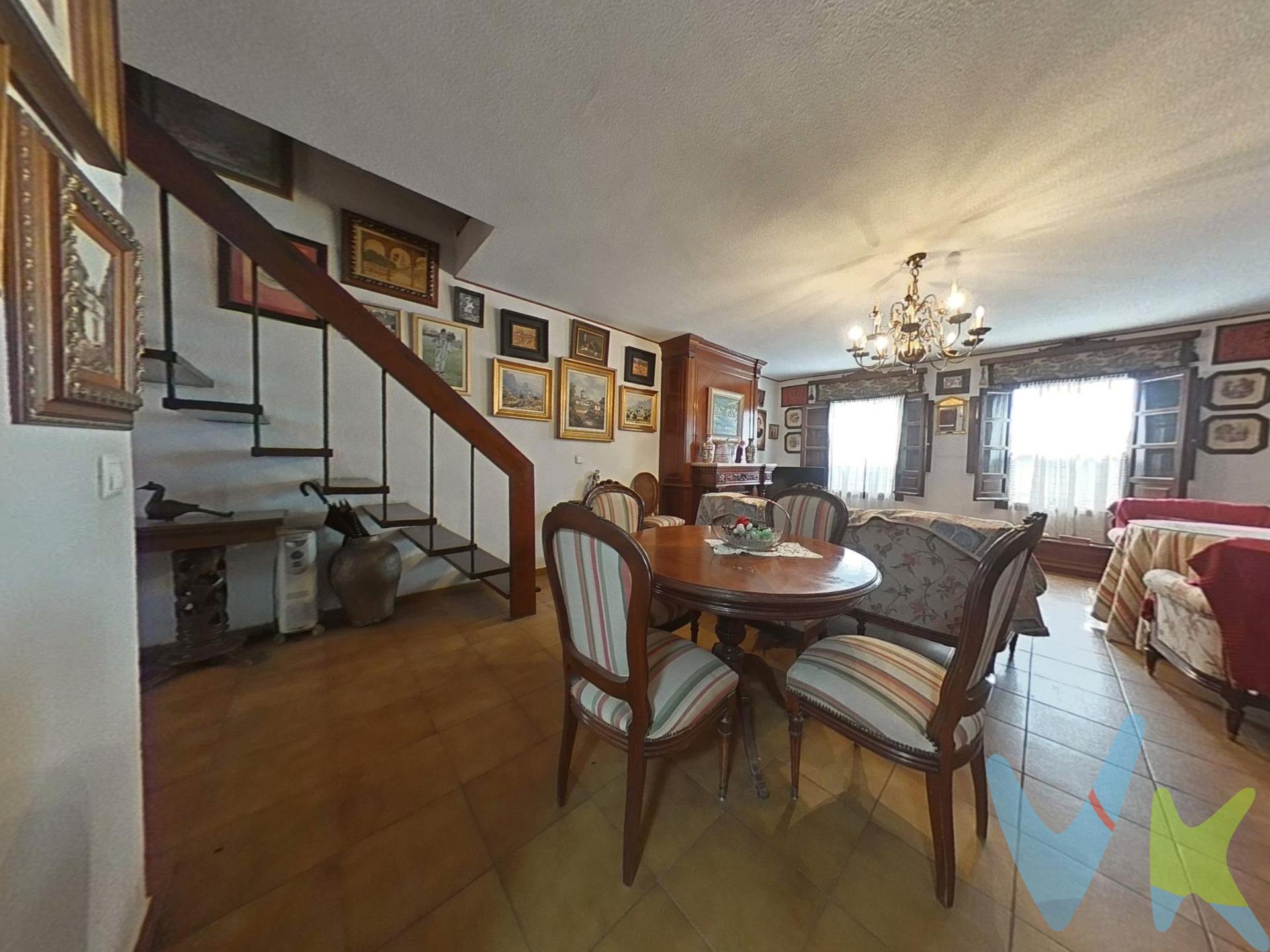 *🏡 Magnífica casa adosada en el encantador barrio de Santa Marina, a solo un minuto de Colón.* . Esta espectacular vivienda de 155 metros cuadrados se extiende en dos plantas, ofreciendo el espacio ideal para una familia. 👨‍👩‍👧‍👦. La entrada se complementa con un elegante armario, en la planta baja, encontramos un amplio salón que cuenta con una acogedora chimenea 🔥, perfecta para disfrutar de momentos en familia y la cocina está completamente equipada 🍽️, además dispone de dos despensas que brindan un práctico espacio de almacenamiento. Subiendo a la primera planta, nos encontramos con cuatro luminosos dormitorios 🛏️ y un precioso baño que añade comodidad a la vida diaria. En la segunda planta, se revela una amplia buhardilla 🏠, ideal para un estudio o sala de juegos, junto a otro baño y dos encantadoras terrazas ☀️; una de ellas es perfecta para disfrutar de nuestros soleados días al aire libre. La casa cuenta con aire frío/calor centralizado ❄️☀️ y ventanas de madera que aportan un toque de distinción a esta maravillosa propiedad. Sin duda, es el hogar soñado para quienes buscan confort y estilo en una ubicación privilegiada. 🌟. Si estás buscando vivir en un barrio cerquita del centro y a la vez en un barrio con solera y un entorno privilegiado sin lugar a dudas ésta es tu casa, agendamos visita??. El comprador tendrá un coste adicional de un 2% más IVA del precio de venta final, por el servicio de gestión, asesoramiento y formalización del proceso de compra. Este importe no está incluido en el precio publicado en venta. INFORMACIÓN ADICIONAL. Para cumplir con la normativa vigente tenemos a disposición del cliente el Documento de Información Abreviada D. I. A. Los precios indicados pueden sufrir alteraciones sin previo aviso. Los GASTOS DE LA COMPRA serán según ley (Notaria, Registro e Impuestos) y no están incluidos en el precio señalado. 