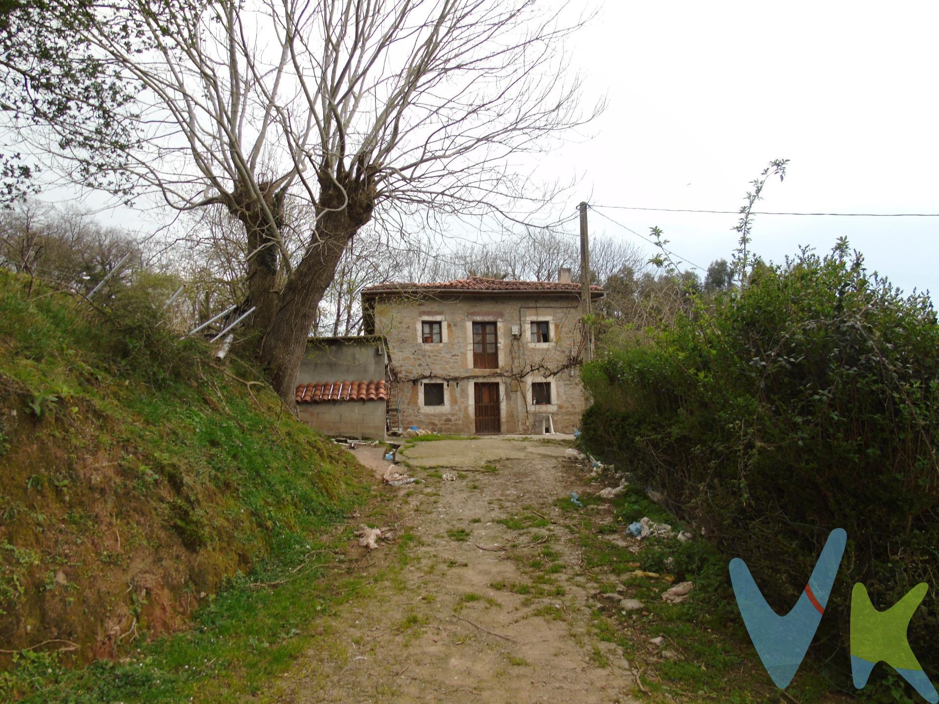 Finca rústica de unos 28.000m2  ubicada en el pueblo de Totero (Santa María de Cayón) en la Güermez. . Dentro del terreno se incorpora una cabaña típica de piedra, compuesta de 2 plantas de unos 237 m2 en total. Se encuentra íntegramente para reformar, pero son múltiples sus opciones para poderla convertir en una vivienda de ensueño. Ubicada en un entorno idílico, sin ruidos y rodeada de naturaleza. Los impuestos, gastos de notaría y registro no están incluidos en el precio.