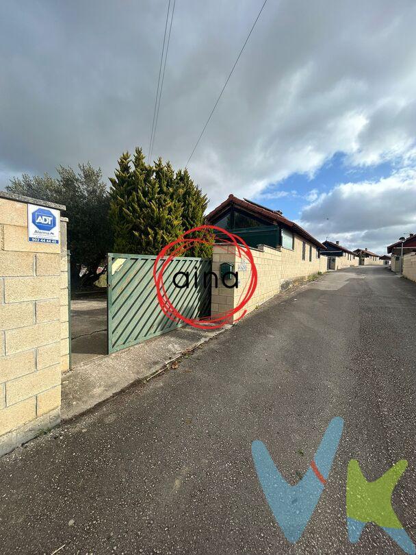 ¡EN VENTA FINCA RECREO EN NOAIN! ¡DISPONE DE PLACAS SOLARES! Ideal para quienes buscan un espacio tranquilo donde desconectar sin renunciar a la cercanía de la ciudad. La propiedad cuenta con una parcela de aproximadamente 500 m², perfectamente aprovechable, que combina zonas ajardinadas con espacio suficiente para diferentes usos como ocio, cultivo o reuniones familiares.
En la finca se encuentra una acogedora casa de campo, completamente acondicionada para su uso y disfrute. La vivienda dispone de cocina equipada, aseo, estufa que aporta calidez en los meses más fríos y termo para el suministro de agua caliente, lo que permite una estancia cómoda en cualquier época del año. Además, cuenta con un altillo que resulta muy práctico como espacio de almacenamiento adicional. 
En el exterior destaca un porche acondicionado, ideal para comer al aire libre, descansar o disfrutar del entorno con acceso directo al jardín. La parcela dispone también de toma de agua en el exterior, lo que facilita el mantenimiento de la zona verde o posibles cultivos. Como elemento adicional de seguridad, la propiedad cuenta con sistema de alarma.
Se trata de una finca muy versátil, perfecta tanto para uso personal como para inversión, ofreciendo múltiples posibilidades en un entorno tranquilo y bien comunicado.
INFORMACIÓN LEGAL A TENER EN CUENTA:
ℹ️ Los datos y superficies indicados son aproximados y tienen carácter meramente informativo, sin valor contractual.
El precio de venta no incluye impuestos ni gastos derivados de la transmisión. La compra conlleva impuestos y gastos de formalización para el comprador:

Impuesto I.T.P. (Impuesto de Transmisiones Patrimoniales 6% (Consultar condiciones concretas según circunstancias personales o régimen fiscal aplicable) 
Gastos de Notaría y Registro aproximadamente 1,5%, 
Gastos financieros si se contrata hipoteca.

Los honorarios de intermediación inmobiliaria corren a cargo del vendedor 
¡NO COBRAMOS HONORARIOS AL COMPRADOR!