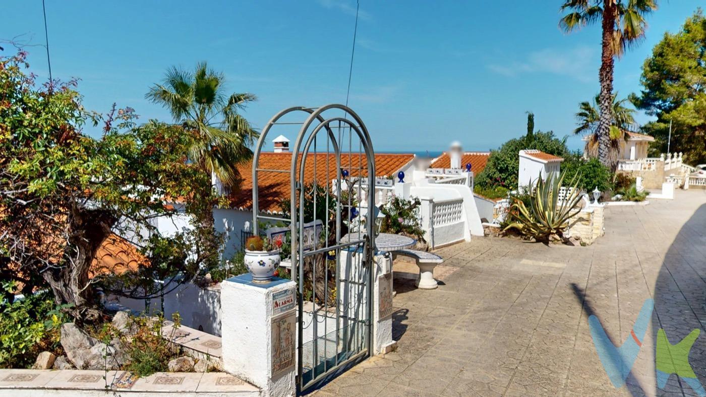 ¡Descubre el encanto de este único chalet en el Tossal Gross de la Font d'En Carros! Una oportunidad exclusiva para disfrutar de unas espectaculares vistas al mar Mediterráneo y dejarte cautivar por su autenticidad. Imagina despertar cada mañana con la serenidad del entorno y deleitarte en un coqueto salón comedor con chimenea, ideal para crear momentos inolvidables en familia. Su cocina americana se integra perfectamente con la terraza, ofreciendo un espacio donde cada atardecer es un espectáculo de luz y color. Diseñado para el confort, el chalet cuenta con dos dormitorios dobles con prácticos armarios empotrados y un baño con ducha y zona de lavandería: todo en una misma planta, pensado para tu comodidad. Además, en la planta baja verás un ambiente diáfano y versátil, perfecto para adaptarlo a tus necesidades, ya sea una sala de ocio, un estudio o el espacio que siempre has soñado. Actualmente no dispone de parking, ya que está ocupado por una mesa de piedra y unos bancos justo al lado de la puerta de acceso. Y para completar esta oferta de calidad, disfruta de las ventajas de una comunidad que dispone de piscina comunitaria. No dejes escapar esta oportunidad de vivir en un entorno natural y con vistas de ensueño. ¡Contáctanos y acércate a conocer tu futuro hogar!. OBSERVACIONES: La vivienda dispone de electricidad provisional de obra, consultar, proyecto en desarrollo para conexión definitiva. . Chalet en La Font d'En Carros zona Urbanizacion Tossal Gross, 120.00 m. de superficie, 25.00 m2 de terraza, 4500 m. de la playa, 2 habitaciones dobles,  un baño, propiedad para Entrar a vivir, cocina equipada, carpintería interior de madera, orientación este, suelo de gres, carpintería exterior de madera. Extras: 2ª mano, armarios empotrados, calefacción, chimenea, jardín, luminoso, piscina comunitaria, salon-comedor, soleado, terraza, árboles, montaña, vistas al mar, vistas despejadas,. Gastos de comunidad: 42 Eur. P.V.P. IMPUESTOS Y TASAS NO INCLUIDOS (IVA, ITPAJD) NO INCLUIDOS GASTOS DE NOTARÍA Y REGISTRO. 