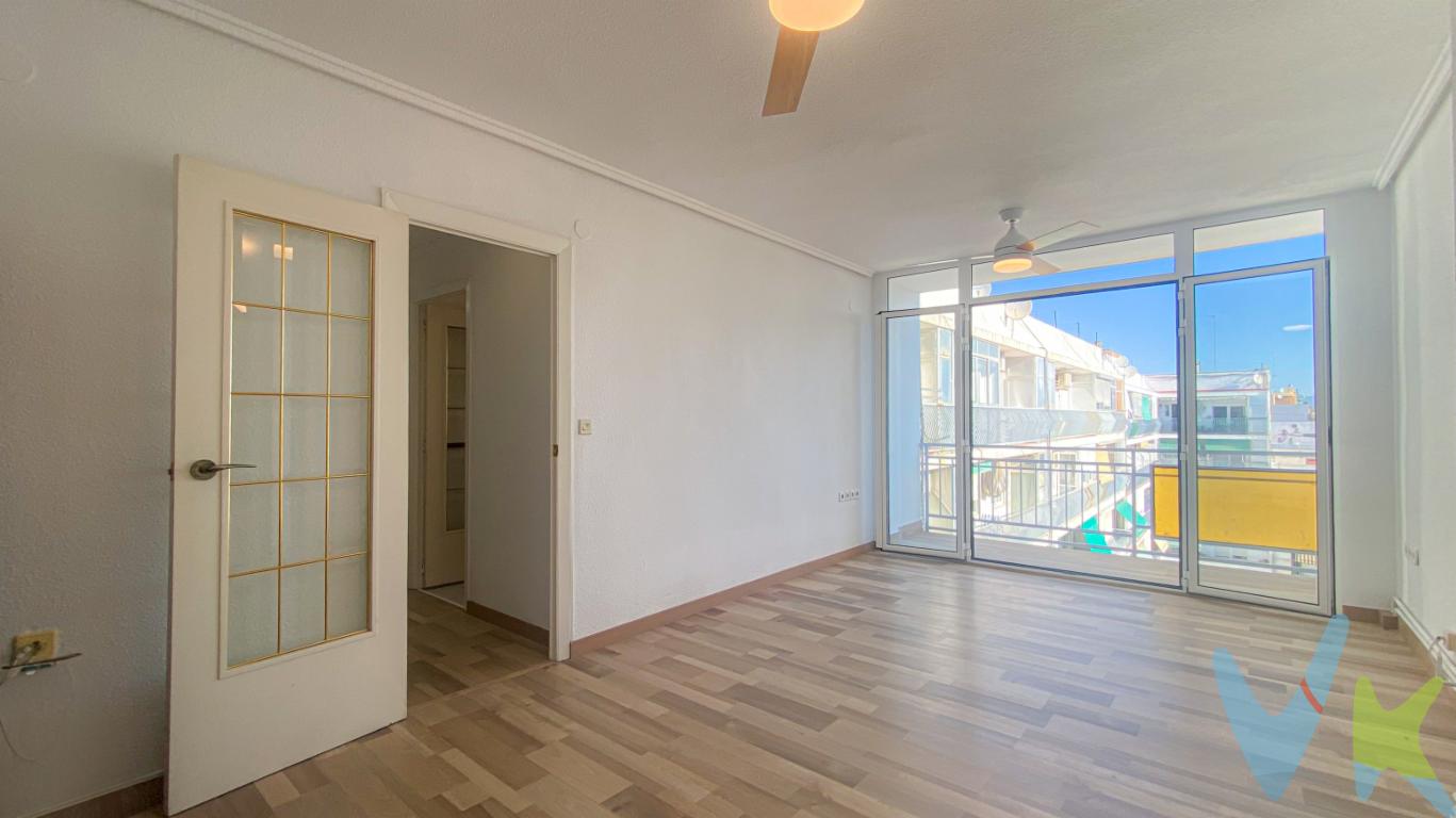 Vivienda de cuatro habitaciones y dos baños, toda exterior, mucha luz y tranquilidad.  La vivienda se encuentra alquilada en estos momentos, con una renta de 470EUR mensuales. Distribuida en tres habitaciones dobles y amplias (dos de ellas con armarios empotrados, y una más pequeña, utilizada actualmente como cuarto de planchado. Suelos de tarima, calefacción central, ventanas de climalit. Baños reformados, cocina con galería.   Edificio con dos ascensores, muy tranquilo.   Barrio con todos los servicios: farmacias, consultorio médico, hornos, carnicería, pescadería, supermercados.   Muy bien comunicado, tanto por ronda norte como por Av. Peset Aleixandre.   Posibilidad de garaje en régimen de arrendamiento.   Vivienda de Protección Oficial ya descalificada por antiguedad.  Agencia Registrada con el Nº 1.383 en el Registro Obligatorio de Agentes Inmobiliarios de la Comunitat Valenciana. Puede consultar en la web de la GVA. La oferta está sujeta a cambios de precio o retirada del mercado sin previo aviso. Este anuncio en su conjunto, incluyendo textos, fotos, imágenes o cualquier otro contenido del mismo, no es vinculante dado que la información es ofrecida por terceros y puede contener errores. Se muestra a título informativo y no contractual... El precio no incluye lo siguiente: Honorarios de la agencia inmobiliaria, impuestos (IVA, ITP) y otros gastos de la Compraventa (notaria, gestoría y registro). Por mandato expreso del propietario, comercializamos este inmueble en exclusiva, lo que le garantiza el acceso a toda la información, a un servicio de calidad, un trato fácil, sencillo y sin interferencias de terceros. Por este motivo, se ruega no molestar al propietario, a los ocupantes de la propiedad o a los vecinos. Si usted es agente inmobiliario y tiene un cliente para este inmueble, llámenos: estaremos encantados de colaborar. 