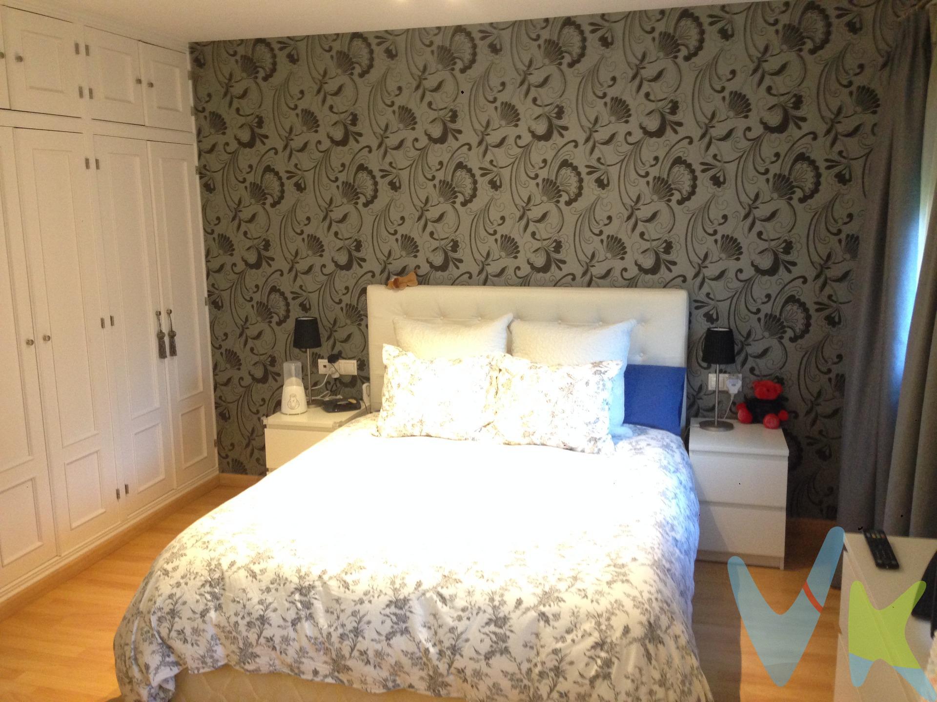 Gran piso sin amueblar en Fátima.  . DISTRIBUCIÓN Y CALIDADES. Vivienda reformada de 82 metros construidos, SIN AMUEBLAR, consta de hall de entrada, salón, cocina independiente unida a terraza lavadero, dos dormitorios (antes eran tres) y amplio baño con columna de hidromasaje.  .  Cuenta con buenas calidades como suelo de tarima (de gres en cocina y baño), aire acondicionado tipo split en salón y dormitorio principal, armarios empotrados- tipo vestidor en suite la cual tiene casi 20m2. Se encuentra reformado íntegramente hace unos 10 años de electricidad, fontanería, aislamiento acústico y térmico, redistribución interior del piso, puerta blindada de seguridad, carpintería de aluminio doble acristalamiento, etc.  .  OTROS DATOS DE INTERÉS. Ubicada en una planta baja y situada en un entorno residencial muy tranquilo en el barrio de Fátima con todos los servicios a su alrededor, colegio, centro de secundaria, centro de salud, tiendas ….  .  INFORMACIÓN RELEVANTE. Para cumplir con la normativa vigente tenemos a disposición del cliente el Documento Informativo Abreviado (DIA) así como la información mínima solicitada en el artículo 31 de la Ley 12/2023, de 24 de mayo, por el Derecho a la Vivienda. Respecto al precio de venta indicado, éste, no tiene caducidad, y puede ser alterados sin previo aviso. En caso de venta, el precio corresponde únicamente al inmueble, sin incluir mobiliario, salvo se indique lo contrario, y de forma expresa. En cumplimiento de las obligaciones de información previstas en la Ley 10/2025, de 28 de diciembre, de servicios de atención a la clientela y transparencia, así como en la normativa sectorial vigente, se hace constar que el precio indicado NO INCLUYE los gastos e impuestos inherentes a la adquisición, los cuales se desglosan a continuación:. •	Impuesto sobre Transmisiones Patrimoniales (ITP)(*): Se aplicará el tipo impositivo vigente en la Comunidad Autónoma de Andalucía (generalmente el 7%), sin perjuicio de tipos reducidos del 3,5%, 1,2% o 1% aplicables según las circunstancias personales del comprador o las características del inmueble. El impuesto se devenga sobre el Valor de Referencia de Catastro o el precio de venta, aquel que resulte superior. •	Honorarios Agencia del comprador: 2,5 % del precio final de venta más el 21% de IVA (con un mínimo de 3.500 € más el 21% de IVA). •	Gastos de Notaría: Los honorarios notariales se calcularán conforme al arancel oficial regulado en el Anexo I, del Real Decreto 1426/1989, de 17 de noviembre, por el que se aprueba el arancel Notarial. •	Gastos de Registro: La inscripción en el Registro de la Propiedad se facturará según el arancel oficial establecido en el ANEXO I, del Real Decreto 1427/1989, de 17 de noviembre, por el que se aprueba el arancel Notarial. •	Gastos de Gestión (Gestoría): Los honorarios por la tramitación administrativa, liquidación de impuestos e inscripción registral ascienden a unos 600€ aproximadamente (IVA incluido). (*)Para una información exhaustiva sobre el funcionamiento, tipos impositivos y bonificaciones del ITP en Andalucía, puede consultar el portal oficial de la Agencia Tributaria de la Junta de Andalucía. . FINANCIACIÓN: Si lo desea, ponemos a su disposición un estudio profesional previo, gratuito y personalizado de financiación para la compra del inmueble. 