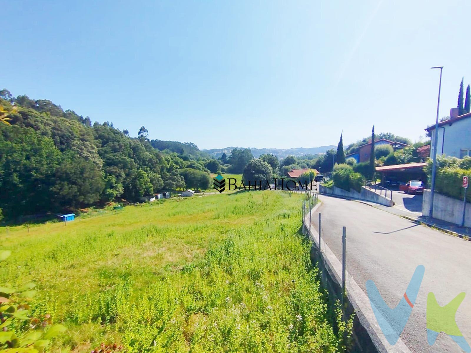 Terreno rústico con posibilidad de edificación — 8.326 m² en un entorno natural único. 📍 Ubicación: Paraje Peña Valle, Oruña de Piélagos (Cantabria). 📐 Superficie total: 8.326 m². 💰 Precio: 150.000 €. 🚗 A solo 15 minutos de Santander. Acceso rápido por la A-67 dirección Torrelavega (Salida 7 Oruña). Un entorno tranquilo, rodeado de naturaleza, a pocos minutos de Arce, Boo de Piélagos y Puente Arce, con todos los servicios cercanos. 🌟 Entorno y atractivos de la zona. 🍴 Gastronomía cántabra:. Mesones con cocina tradicional (cocido montañés, quesadas, sobaos…). Marisquerías y asadores reconocidos en Puente Arce y Boo de Piélagos. 🌊 Naturaleza y ocio:. ✅ Parque Natural de las Dunas de Liencres (10 min). ✅ Ría de Mogro y río Pas. ✅ Playas de Canallave y Valdearenas. ✅ Rutas de senderismo (Monte Picota, Peña Cabarga). ✅ Campo de Golf Abra del Pas. 🏗️ Posibilidades de construcción. Según informe urbanístico del Ayuntamiento de Piélagos, el terreno es suelo rústico con derecho a edificar y posibilidad de dividir en dos subparcelas:. 🔹 Parcela 1 — 6.000 m² aprox. 🏠 Vivienda hasta 480 m². Planta baja: 300 m². Planta alta: 180 m². Máx. 2 plantas (altura total: 7 m). 📏 Ocupación máx.: 5% | 📐 Edificabilidad: 0,08 m²/m². 🔹 Parcela 2 — 2.000 m² aprox. 🏡 Vivienda hasta 160 m². Planta baja: 100 m². Planta alta: 60 m². Máx. 7 m de altura. 📏 Ocupación máx.: 5% | 📐 Edificabilidad: 0,08 m²/m². 🚫 Distancia mínima a núcleos urbanos: 200 m. 📄 Condiciones y servicios. 💧 Red de agua y alcantarillado municipal próxima. ⚡ Conexiones preparadas para acometida. 📑 Ficha urbanística completa disponible bajo solicitud. 🌾 Otros usos compatibles. Si no deseas construir una vivienda, este terreno permite:. 🍃 Proyectos ecológicos o sostenibles. 🐄 Explotación agropecuaria o ganadera. 🏭 Actividad industrial vinculada al medio rural. 📞 ¿Quieres más información?. Solicita sin compromiso la ficha urbanística y ven a conocer este entorno lleno de posibilidades.
