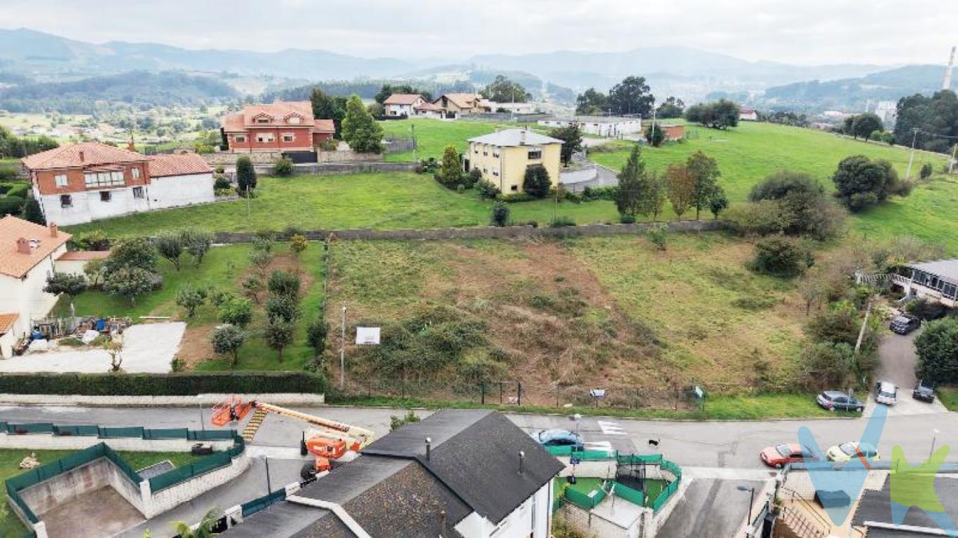 ¿Te imaginas construir tu casa a tu gusto, en una zona tranquila pero perfectamente comunicada?En Polanco ponemos a la venta esta parcela urbana de aproximadamente 531 m², una muy buena oportunidad para quienes buscan el lugar donde empezar un nuevo proyecto de vida y diseñar una vivienda adaptada a sus necesidades.Su ubicación es uno de sus grandes atractivos. Se encuentra a poca distancia de Torrelavega, donde encontrarás todo tipo de servicios: comercios, supermercados, colegios, centros de salud, restauración y todo lo necesario para el día a día.Además, cuenta con un rápido acceso a la autovía, lo que permite desplazarse cómodamente hacia distintos puntos de Cantabria y disfrutar de una excelente comunicación tanto para trabajar como para aprovechar el tiempo libre.Una parcela con un tamaño muy cómodo, en un entorno tranquilo y con buenas conexiones, perfecta para imaginar una casa con jardín, una zona exterior para disfrutar en familia y ese hogar que llevas tiempo buscando.Ven a conocerla, recorre la parcela y empieza a imaginar cómo podría ser tu futura casa en Polanco.Gastos e impuestos no incluidos en el precio. Compra sujeta a ITP. El comprador asumirá los gastos correspondientes a escritura e inscripción en el Registro de la Propiedad.Más información sobre transparencia, impuestos, gastos y condiciones de compraventa en nuestra web: www.activanorte.com
