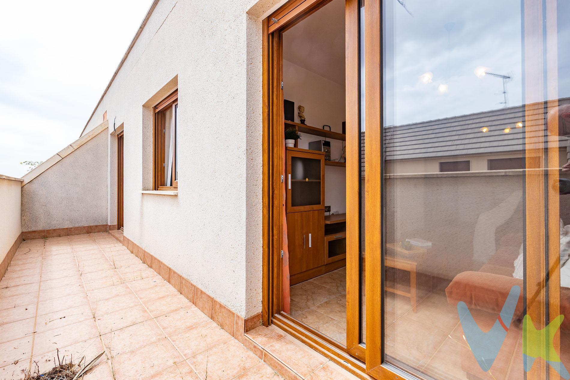 Crea el hogar que siempre has soñado, en este piso tipo ático, por su terraza, situado en Archena, donde tienes todos los servicios a pie, Bancos, Supermercados, Peluquerías, Ayuntamiento, Restaurantes, etc..Dispone de tres habitaciones, dos baños (uno de ellos en suite), cocina independiente con lavadero, salon con salida a esta terraza que te mencionaba y garaje en la misma finca. ¡¡Anímate y ven a ver este piso, sin compromiso!! . Por mandato expreso del propietario, comercializamos este inmueble en exclusiva, lo que le garantiza el acceso a toda la información, a un servicio de calidad, un trato fácil, sencillo y sin interferencias de terceros. Si usted es agente inmobiliario y tiene un cliente para este inmueble, llámenos estaremos encantados de colaborar. Para terminar te queremos comentar algo: ¡Descubre una aventura inmobiliaria que combina calidad, pasión y profesionalidad! La confianza que los propietarios han depositado en nosotros es un testimonio de nuestro compromiso en brindarte un servicio excepcional. Aquí viene el detalle especial: al contactarnos directamente, evitarás molestarlos, nosotros seremos tus intermediarios y te proporcionaremos toda la asistencia necesaria. Estamos aquí para facilitarte la documentación e información que requieras, y te prometemos un trato cálido y sin complicaciones. Te informaremos detalladamente de todos los aspectos, incluyendo gastos de la compra y honorarios de agencia que no están incluidos en el precio, para garantizar tu comodidad y tranquilidad durante todo el proceso. Esa es nuestra esencia, proporcionarte. Calma: “Estado ideal de tranquilidad que tendrás al comprar tu casa con nosotros”. Queremos que sepas que tanto la descripción del inmueble como las imágenes que ves son valiosas referencias informativas, en ningún caso tienen carácter contractual. Asimismo, el precio ha sido designado por la propiedad por lo que podría sufrir variaciones y no sería vinculante hasta que se formalice en contrato de compraventa. * ¡Oye, agente inmobiliario! Si estás leyendo este texto y te gusta, te desafiamos a ser creativo y sorprendernos con una adaptación original. ¡Nada de copiar y pegar, queremos ver tu ingenio en acción! Así que prepárate para darle un toque único y cautivador a estas palabras. Estamos ansiosos por ver cómo le das vida a este mensaje con tu propia magia inmobiliaria. ¡Adelante, demuéstranos de qué eres capaz!. 
