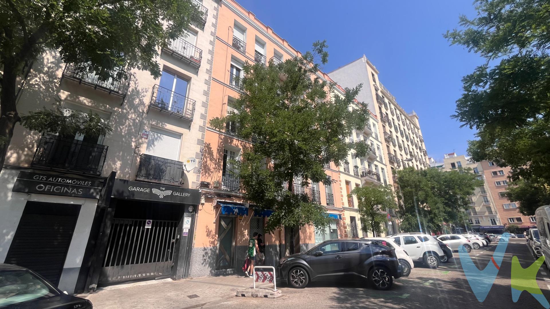 🏡 ¡Invierte o vive en Ríos Rosas!. Te presentamos este piso en una de las zonas más estratégicas de Madrid: a unos minutos de Nuevos Ministerios, Ríos Rosas y semi esquina a Raimundo Fernández Villaverde y Cuatro Caminos. Vivienda de 2 dormitorios (uno doble y uno individual), salón-comedor, cocina y baño. 💰 Rentabilidad desde el primer día:. Alquila ya! Obten ingresos inmediatos con un pequeño lavado de cara,  sin necesidad de reformas. 🎨 ¿Prefieres algo a tu gusto?. También es una excelente opción para reformar y diseñar a medida, creando un espacio moderno, funcional y con alta proyección de revalorización en el mercado. 📍 Ubicación privilegiada, bien comunicada y con todos los servicios, ideal tanto para residentes como para inquilinos. 🔑 Ya sea para invertir o para vivir, esta es una oportunidad que no querrás dejar pasar. ¡Contáctanos y descubre su potencial en persona!. 📞 ¡No dejes pasar esta oportunidad y agenda tu visita!. . El comprador tendrá un coste adicional correspondiente al servicio de gestión, asesoramiento y acompañamiento en todo el proceso de compra. Dicho importe, el mobiliario, la decoración y los impuestos no están incluidos en el precio publicado. 