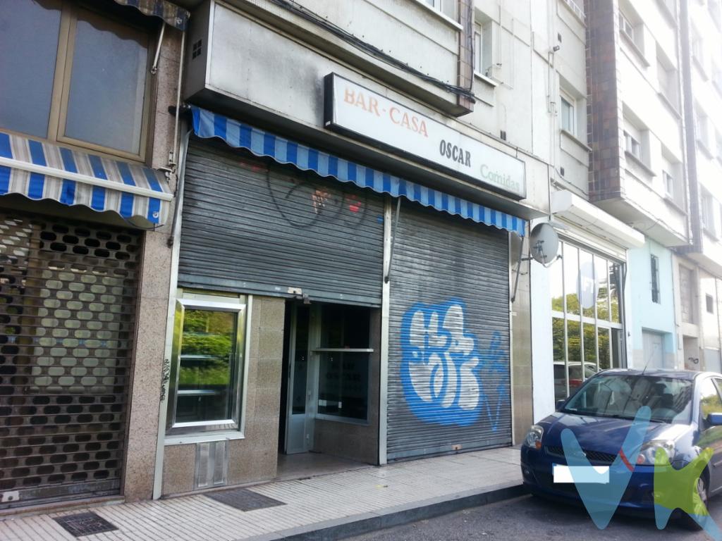 VENTA. Local de 89 m² mas altillo de 45 m², actualmente acondicionado como bar. En la planta baja tiene la zona de barra, sala comedor para mesas, cocina con SALIDA DE HUMOS y almacén.  En la primera planta tiene zona comedor y dos baños.  si esta buscando poder poner tu propio negocio de hostelería no dejes pasar esta ocasión. También cualquier giro, no deje de visitarlo !!!!!  En el precio de este inmueble no están incluidos los gastos de notaría, ni de registro y ni el 8% del Impuesto de Transmisiones Patrimoniales.