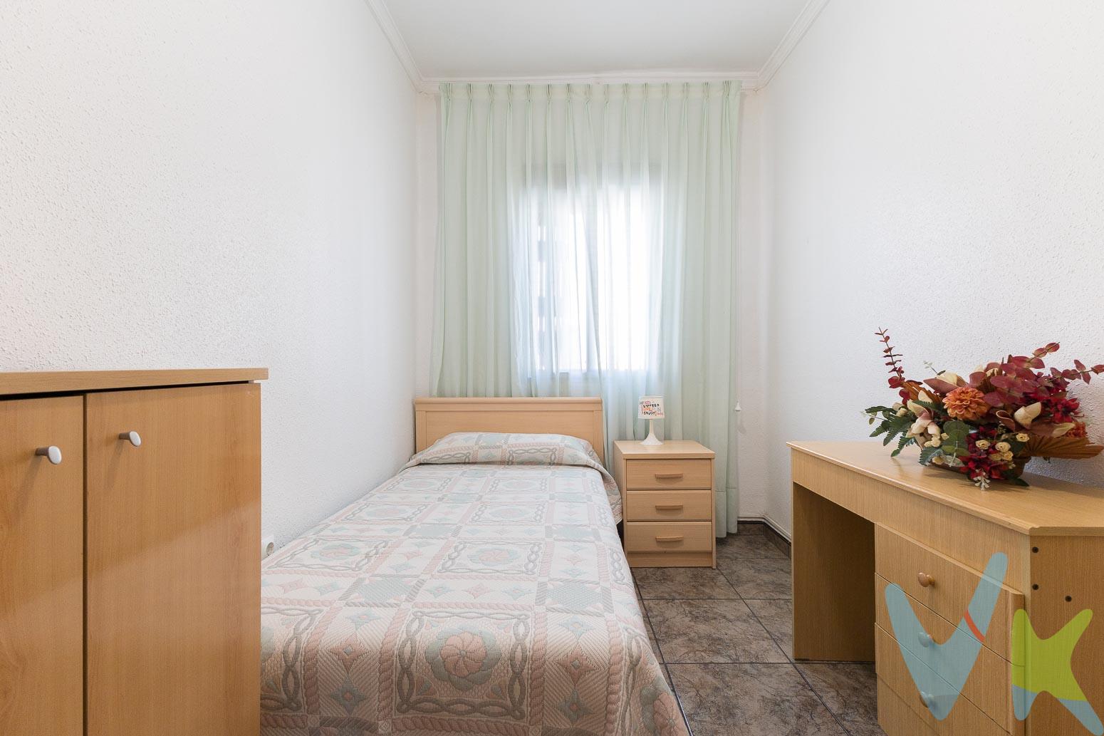 Presentamos estupendo piso el Alaquàs, listo para entrar a vivir!! Se trata de una vivienda de 55 m2 en primera altura sin ascensor. Dispone de salón comedor, cocina equipada, baño completo y dos dormitorios, uno de ellos con salida al balcón. La vivienda está equipada con mobiliario y parte de los electrodomésticos, que se incluyen en el precio. Las ventanas son de aluminio y todas ellas tienen mosquiteras y rejas, un toldo en el balcón y también dispone de un split de aire acondicionado. Es un piso al que no le falta nada.Ubicado en la zona socusa, a un paso de comercios, parque y colegios, muy cerca del centro de salud y el castillo de Alaquàs. Tambien cercano a paradas de bus y la estación de tren de Aldaia.Es una opOrtunidad que no puedes dejar escapar!!Agencia Registrada con el Nº 2355 en el Registro Obligatorio de Agentes Inmobiliarios de la Comunitat Valenciana.La descripción del presente inmueble e imágenes tienen mero carácter informativo, no vinculante y en ningún caso carácter contractual, pudiendo ser modificado, sin que ello implique responsabilidad alguna, dado que la información es ofrecida por terceros y puede contener errores.En cumplimiento a la Ley 10/2025, de 26 de diciembre, por la que se regulan los servicios de atención a la clientela, desde Europa 2000 informamos que el precio no incluye lo siguiente: honorarios de mediación inmobiliaria a cargo del comprador del 3% del precio final de venta más IVA (21%), salvo otro pacto, impuestos (IVA  o ITP, este según perfil del comprador, pudiendo ser el 3%-6% ó el 10%) y otros gastos de la Compraventa: notaria, registro y gestoría por tramitación de la inscripción de la escritura (si la hay). Para más información y asesoramiento acerca de las opciones de compra, quedamos a tu disposición.Por decisión de los propietarios, gestionamos y comercializamos esta vivienda en exclusiva a través de Asicval y FAI, por lo que un amplio conjunto de agencias inmobiliarias ofrecemos el inmueble con garantías de certificación de inmuebles, calidad y seguridad. Por este motivo, se ruega no molestar a los propietarios. En caso de ser agente inmobiliario y tienes un cliente para este inmueble, estaremos encantados de colaborar.¡Contacta con nosotrxs y te informaremos de todo!