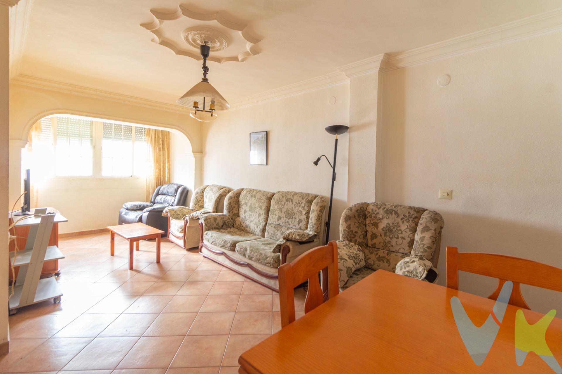 🏡 TU PRÓXIMO HOGAR, DONDE EMPIEZAN NUEVOS PROYECTOS !!. Si estás buscando un piso con personalidad, bien distribuido y con mucho potencial… ¡esta puede ser tu oportunidad!. Te presentamos esta vivienda de origen, ideal para quienes sueñan con renovar a su gusto y transformar cada rincón en un espacio único y personal. Con una distribución funcional y estancias amplias, ofrece la base perfecta para diseñar el hogar que siempre has imaginado. ✨ Distribución cómoda y con posibilidades. ✔ Cocina independiente con zona de comedor diario. ✔ Salón comedor luminoso y amplio. ✔ Baño completo con bañera. ✔ Detalles clásicos y estructura sólida. La vivienda conserva su estado original, lo que permite a los más creativos dar rienda suelta a sus ideas y adaptarla totalmente a su estilo de vida. Un proyecto perfecto tanto para vivir como para invertir. Ubicada en una zona tranquila y bien comunicada, rodeada de servicios, comercios y con acceso rápido a transporte. 🔑 Una vivienda que espera a ser redescubierta. ¡Ven a conocerla y descubre todo lo que puedes hacer con ella!. Comercializamos este inmueble en exclusiva, lo que le garantiza el acceso a toda la información y un servicio de calidad. En cumplimiento del Decreto de la Junta de Andalucía 218/2005 del 11 de Octubre, se informa al cliente que los gastos notariales, registrales, ITP y otros gastos inherentes a la compraventa no están incluidos en el precio. Igualmente disponemos del Documento Informativo Abreviado de la Propiedad (D.I.A) , y de un Seguro de Caución para garantizar las cantidades entregadas a nuestra Agencia en concepto de Reserva y/o Arras.