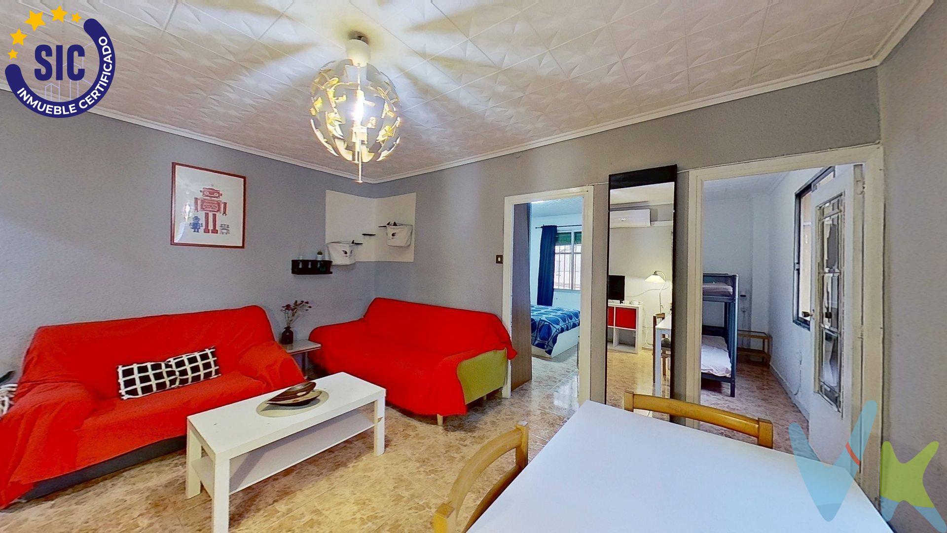 Vivienda interior, ideal para familias o parejas que buscan un hogar cómodo en una zona consolidada y bien comunicada. El piso está listo para entrar a vivir y se distribuye de forma práctica:. 2 dormitorios luminosos. Cocina independiente. Salón cómodo y funcional. Baño completo. Primera planta sin ascensor. No dispone de balcón. Ubicado en una zona con todos los servicios: supermercados, colegios, transporte público, centros de salud y comercios a pocos minutos. Un entorno perfecto para el día a día. VENTA:. PVP 210.000€.  Gastos e impuestos no incluidos en el precio. La compra conlleva impuestos y gastos de formalización para el comprador. A título orientativo se informa que en segundas transmisiones el  ITP  con carácter general en  Valencia  es del  10%, pudiendo existir otros tipos impositivos atendiendo a  las circunstancias  personales del comprador u otras circunstancias previstas legalmente. Base imponible del impuesto el mayor valor entre el precio de compraventa, la tasación o el valor de referencia catastral. En cuanto a los gastos de  notaría y registro, en su caso,  suelen oscilar aprox; entre 1,5% y 2,5% (aranceles variables según precio, n.º de copias y complejidad). El comprador elige notario. Si el comprador precisase de  hipoteca: tasación, condiciones y costes bancarios serán según entidad elegida por el comprador, así como los gastos de gestoría, y cualesquiera otros gastos inherentes a la formalización de la compraventa que legalmente correspondan a la parte compradora, salvo pacto expreso en contrario con el vendedor. El consumidor tiene,  conforme a la normativa vigente, a su disposición información y documentación adicional relativa al inmueble y condiciones de la compraventa, que podrá ser consultada en C/Joaquín Costa 4, bajo 46005 Valencia o urbe2@remax.es. Honorarios de mediación inmobiliaria a cargo del  COMPRADOR: (3% del precio final de venta más IVA (21%), salvo otro pacto.); y  de VENDEDOR (según acuerdo con el mismo). . Se informa al consumidor que la agencia actúa como intermediaria inmobiliaria en la operación, estando cualquier eventual compraventa y sus condiciones sujeta a la aceptación expresa del propietario-vendedor y a la posterior formalización del correspondiente contrato.