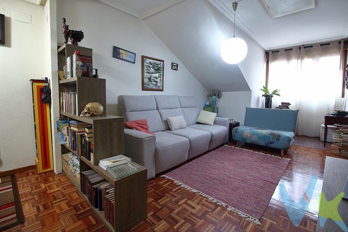 Se vende acogedor ático en la zona de Laviada, una de las áreas más demandadas de Gijón. La vivienda cuenta con dos habitaciones, la principal con un buen armario empotrado, en el distribuidor de las dos habitaciones también tenemos otro buen armario empotrado. El salón confortable con zona de librería , cocina independiente muy coqueta  y un baño completo con ventana, lo que aporta ventilación y luz natural.Al tratarse de un ático, el piso es especialmente silencioso , carece de pasillo lo que hace que tenga una distribución muy práctica.Se encuentra en un buen edificio, bien conservado, unido a todo lo anterior en el precio va incluida una plaza de garaje en el mismo edificio, ¿ sueña con tener un piso con la comodidad de una plaza de garaje amplia en el mismo edificio ? Esta es su oportunidad , no es habitual encontra un piso con plaza en esta zona, lo que le garantiza comodidad y calidad de vida.Ideal como vivienda habitual o inversión, con todos los servicios a un paso y excelente comunicación. Llamenos y se lo enseñaremos, no durará mucho.Contamos con más de 35 años de experiencia acreditada y nuestro objetivo es garantizarle un servicio de compra humano, ético, de calidad, fácil y seguro. Nuestro equipo lo integran agentes con la titulación AIR (Agente Inmobiliario Registrado), somos CRS (Council of Residential Specialist) y API. (Agente de la Propiedad Inmobiliaria Colegiado nº248). Contamos con un seguro de Caución que nos permite garantizar el depósito de las cantidades entregadas por nuestros clientes.Te ayudamos con la financiación con las mejores condiciones hipotecarias hasta el 100%.Consulte en nuestras reseñas de Google lo que opinan los clientes que ya han trabajado con nosotros.EL PRECIO NO INCLUYE HONORARIOS DE INMOBILIARIA AL COMPRADOR DE 2% MÁS IVA, IMPUESTO DE TRASMISIONES PATRIMONIALES, NOTARIA Y REGISTRO.