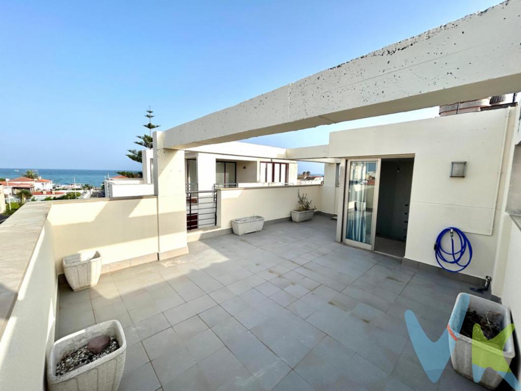 Tu rincón junto al mar en Xilxes¿Sueñas con vivir cerca del mar? Este encantador adosado en Xilxes puede hacerlo realidad. Con 3 dormitorios, un baño completo y un aseo, esta vivienda está pensada para disfrutar tanto como residencia habitual como para esa segunda vivienda con la que siempre has soñado.El adosado se encuentra en excelente estado de conservación, listo para entrar a vivir sin preocupaciones. En la planta de estar, una cómoda terraza te invita a largas sobremesas veraniegas al aire libre, con la brisa marina como mejor aliada. Y en la última planta, una segunda terraza de gran tamaño con solárium y vistas abiertas al mar, será tu refugio favorito para desconectar o recibir a tus invitados.Además, cuenta con plaza de aparcamiento propia dentro de la parcela, lo que suma comodidad en tu día a día.Xilxes es un pueblo costero con encanto, que combina la tranquilidad del Mediterráneo con todos los servicios necesarios para el día a día: supermercados, centros de salud, restaurantes, y una playa accesible, cuidada y familiar. Gracias a su buena conexión por carretera y cercanía a Castellón y Valencia, se convierte en una opción perfecta tanto para vivir todo el año como para escaparse los fines de semana.No dejes pasar esta oportunidad de tener tu hogar junto al mar. Llámanos y ven a conocerlo, te enamorará.Agencia Registrada con el Nº 89 en el Registro Obligatorio de Agentes Inmobiliarios de la Comunitat Valenciana. Puede consultar en la web de la GVA.La oferta está sujeta a cambios de precio o retirada del mercado sin previo aviso. Este anuncio en su conjunto, incluyendo textos, fotos, imágenes o cualquier otro contenido del mismo, no es vinculante dado que la información es ofrecida por terceros y puede contener errores. Se muestra a título informativo y no contractual. El precio no incluye lo siguiente: Honorarios de la agencia inmobiliaria, impuestos (IVA, ITP) y otros gastos de la Compraventa (notaria, gestoría y registro). Por mandato expreso del propietario, comercializamos este inmueble en exclusiva, lo que le garantiza el acceso a toda la información, a un servicio de calidad, un trato fácil, sencillo y sin interferencias de terceros. Por este motivo, se ruega no molestar al propietario, a los ocupantes de la propiedad o a los vecinos. Muchas gracias por su comprensión. Si usted es agente inmobiliario y tiene un cliente para este inmueble, llámenos: estaremos encantados de colaborar.