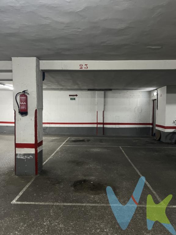 Ponemos a la venta una plaza de garaje en  PUMARIN  , esta situada en una segunda planta, y el acceso es por portón motorizado.Plaza para coche pequeño.Gastos e impuestos no incluidos en el precio. Honorarios de intermediación inmobiliaria a cargo del vendedor .A título orientativo, en segundas transmisiones, el comprador abonará el Impuesto sobre Transmisiones Patrimoniales (ITP). Para consultar los porcentajes del ITP en Asturias puede hacerlo a través de la web oficial de servicios tributarios del Principado de Asturias https://sede.tributasenasturias.es/sites/sede/default/es_ES/Que-quieres-hacer/Transmisiones-Patrimoniales-y-AJD. La base imponible será el mayor valor entre precio de compraventa, tasación o valor de referencia catastral. Gastos de notaría y registro según aranceles variables según precio, número de copias y complejidad.  El comprador escoge libremente notario. El vendedor asume la plusvalía y el resto de gastos son del comprador. Si se precisa hipoteca: Tasación, condiciones y costes bancarios según entidad elegida por el comprador; así como los gastos de gestoría y cualesquiera otros inherentes a la formalización de la compraventa. De acuerdo con la ley, no se incluyen en el precio otros gastos o tributos que legalmente correspondan al comprador.. El consumidor tiene derecho, conforme a la normativa vigente, a disponer de información y documentación adicional relativa al inmueble y condiciones de la compraventa, accesible en la sede física . La agencia actúa exclusivamente como intermediaria en la operación. Cualquier compraventa y sus condiciones quedan sujetas en todo caso a la aceptación expresa del vendedor del inmueble y a la posterior formalización del correspondiente contrato. El presente anuncio tiene carácter meramente informativo; la información suministrada se corresponde con la disponible a la fecha de publicación, pudiendo variar en función de las circunstancias o actualizaciones legales, contractuales y fiscales.  
