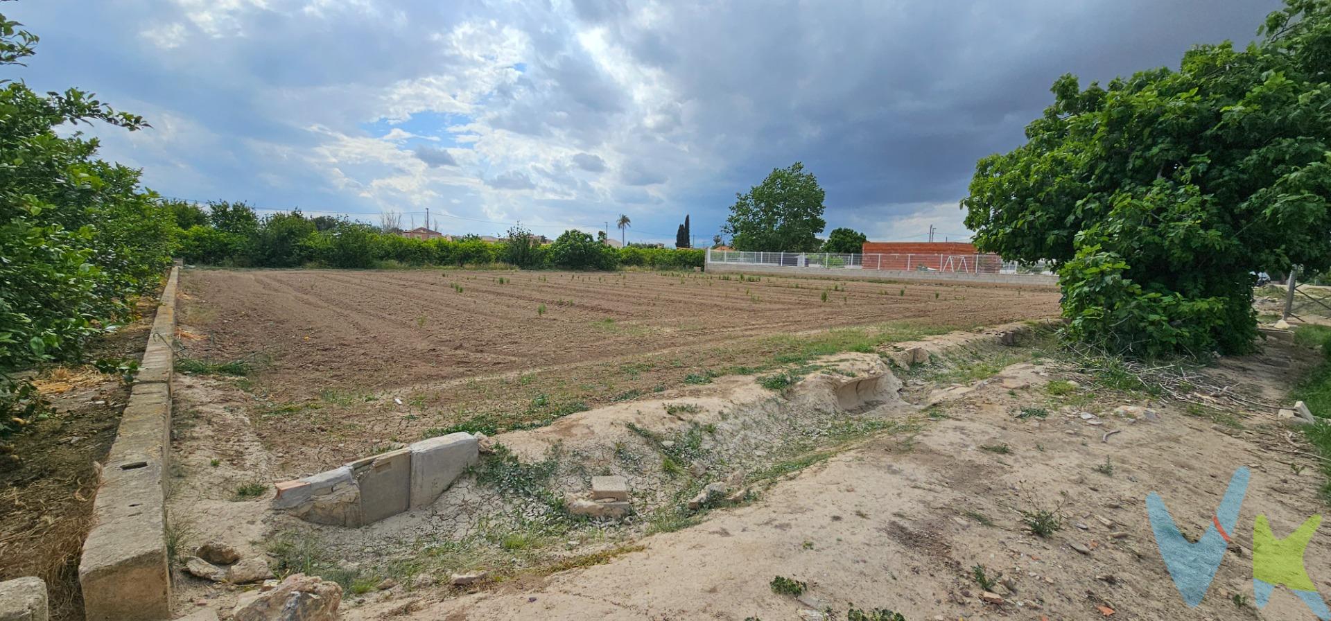 Crea tu espacio de ocio que siempre has soñado, en éste terreno rústico, en Llano de brujas, en la zona de la huerta. Estarás rodeado de huerta, con mucha tranquilidad y comodidad. Dispone de agua de riego. Cuando te pongas en contacto con nosotros, te informaremos de los gastos que no están incluidos en el precio, gastos de compraventa y honorarios de agencia, y te ayudaremos para que tu proceso de compra con nosotros se convierta en #CALMA: Estado ideal de tranquilidad que tendrás al comprar tu casa con nosotros. Por último, te vamos a contar una cosa: Los propietarios han confiado en exclusiva en nosotros y nos han contratado para que les ayudemos a vender uno de los bienes más apreciados, su casa, su hogar. Esto para ti, como comprador, será una garantía, ya que tendrás acceso a un servicio de calidad, un trato fácil, sencillo y sin interferencias de terceros. Por eso, te vamos a pedir un favor, habla con nosotros, no los molestes, te vamos a ayudar en caso de interés en todo el proceso y te vamos a facilitar toda la documentación e información que precises. Como ya te habíamos dicho, ¡ Un servicio de calidad!