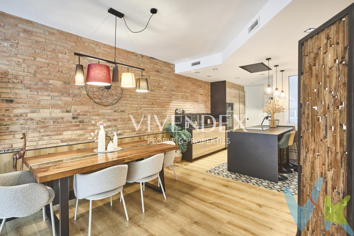  Espectacular piso de alto standing junto a MandriEl \"Open Concept\" que soñabas en el corazón de Sant GervasiEste piso no es solo una reforma; es un auténtico flechazo. Olvídate de las típicas obras a medias; aquí se ha tirado todo para crear un espacio con calidades de lujo, de esas que se sienten en cada textura y acabado nada más entrar.Es una vivienda pensada para los que buscan diseño, amplitud y, sobre todo, mucha luz. al tratarse de un cuarto real. Lo que te va a enamorar:Espacio sin límites: La cocina abierta se integra de forma espectacular con el salón, creando una zona social de dimensiones brutales. Es el lugar perfecto para cenas infinitas o simplemente para disfrutar de una sensación de libertad total.Baño de sol diario: Al ser totalmente exterior, la luz natural inunda cada rincón. Aquí no existen los patios oscuros; vivirás rodeado de claridad.Tres habitaciones de nivel: Espacio de sobra para lo que necesites. La habitación principal es una suite de revista, con su propio baño privado para que desconectar sea un placer diario.Vivir en la zona de moda: Ubicado en Sant Gervasi-Bonanova, en una de las zonas más cotizadas y demandadas de Barcelona. Tienes los mejores colegios, tiendas exclusivas, cafeterías con encanto y todos los servicios a la vuelta de la esquina.Comunicaciones top: Estás superbién conectado para moverte por toda la ciudad sin despeinarte, manteniendo la tranquilidad de un barrio de categoría.Es el piso que te quedarías mirando en una revista, pero con la calidez necesaria para llamarlo \"hogar\" desde el minuto uno. Está impecable y listo para que traigas tus maletas. ¡Un capricho en toda regla en la mejor zona!El precio incluye una plaza de parkingEl precio no incluye los gastos de notaría, registro e impuestos que correspondan. Los honorarios de agencia son del 2% + IVA sobre el precio final de venta.