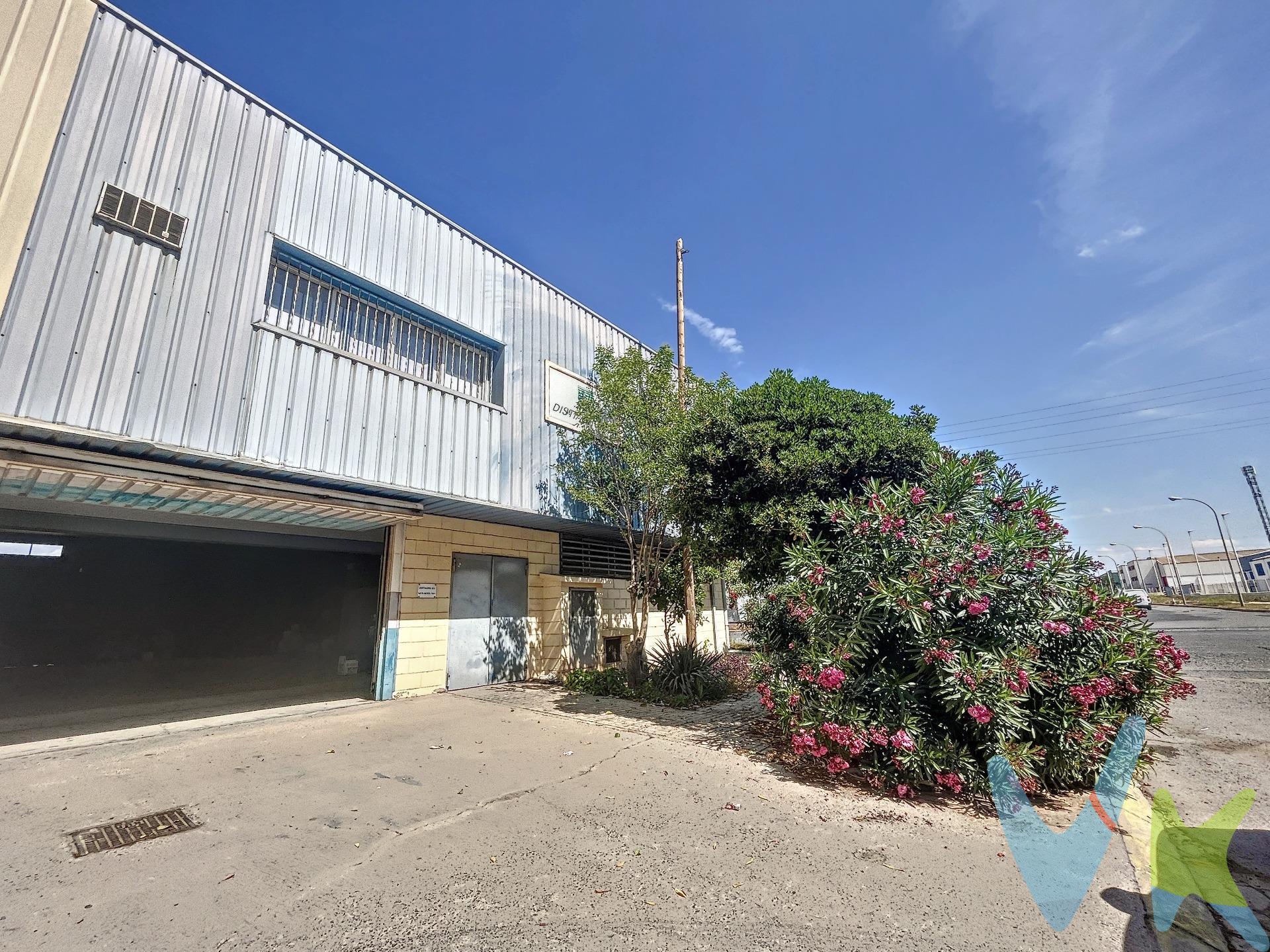 Tenemos el placer de presentar esta exclusiva nave industrial en venta, ubicada estratégicamente en el polígono de Puerto de Sagunto, una zona en pleno crecimiento y desarrollo empresarial. Con un total de 504 metros cuadrados, esta propiedad ofrece 427 metros cuadrados de espacio de almacenamiento y 77 metros cuadrados de modernas y funcionales oficinas. Ubicación: Esta nave industrial se encuentra en una ubicación privilegiada, en el polígono de Puerto de Sagunto, una de las áreas industriales más dinámicas y prometedoras de la región. Destaca su cercanía a la futura gigafactoria de Volkswagen, lo que brinda una oportunidad única para inversores y empresas relacionadas con la industria automotriz. Además, la propiedad se encuentra estratégicamente situada junto a los carriles de tren en construcción, lo que proporciona una excelente conectividad y facilita el transporte de mercancías a nivel nacional e internacional. Espacio de almacenamiento: La nave industrial cuenta con 427 metros cuadrados de espacioso y versátil espacio de almacenamiento, ideal para una amplia gama de actividades comerciales y logísticas. La estructura sólida y resistente garantiza la seguridad de los productos almacenados, mientras que la generosa altura libre ofrece la posibilidad de manejar mercancías de gran tamaño. La distribución diáfana y flexible de la nave permite adaptar el espacio según las necesidades específicas de cada negocio, brindando una gran libertad para maximizar la eficiencia operativa. Oficinas: La propiedad cuenta con 77 metros cuadrados de modernas oficinas, diseñadas para ofrecer un entorno de trabajo cómodo y funcional. Estas oficinas proporcionan un espacio ideal para actividades administrativas y de gestión, con una distribución inteligente que maximiza la productividad. Los acabados de calidad y la iluminación integrada crean un ambiente profesional y agradable, propicio para el desarrollo de. las tareas diarias. Además, la cercanía entre las oficinas y el área de almacenamiento facilita la supervisión y coordinación eficiente de las operaciones. Características adicionales: Además de sus características principales, esta nave industrial ofrece una serie de aspectos adicionales que la hacen aún más atractiva para los potenciales compradores:. 1. Acceso fácil y directo a importantes vías de transporte, como carreteras y autopistas, que facilitan la distribución eficiente de mercancías. 2. Amplio espacio de estacionamiento para vehículos y camiones de carga. 3. Modernos sistemas de seguridad, incluyendo cámaras de vigilancia y control de acceso, para garantizar la protección de la propiedad y su contenido. 4. Conexiones de servicios públicos confiables, como electricidad, agua y telecomunicaciones, que aseguran el correcto funcionamiento de las actividades empresariales. Conclusión: Esta nave industrial en venta, ubicada estratégicamente en el polígono de Puerto de Sagunto y próxima a la futura gigafactoria de Volkswagen, representa una oportunidad única para inversores y empresas que buscan un espacio versátil y conectado. Con su amplio espacio de almacenamiento, modernas oficinas y excelentes características adicionales.