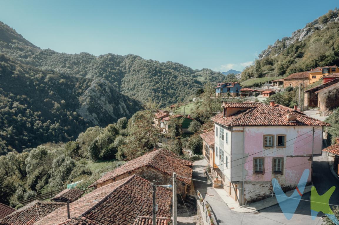 Estás buscando un nuevo hogar en la encantadora localidad de Caso? ¡Tenemos la oferta perfecta para ti! En esta ocasión, nos complace presentarte una hermosa casa en venta que reúne todas las características que estás buscando.Preciosa casa en venta en pleno Parque Natural de Redes, Caso, un verdadero tesoro arquitectónico que no puedes dejar pasar. Con un total de 210 metros útiles aproximadamente esta propiedad ofrece un espacio amplio y cómodo para toda la familia. Sus 5 habitaciones brindan un ambiente tranquilo y acogedor.Ubicada en un edificio construido en el año 1880, esta casa se encuentra en una de las zonas más tradicionales y pintorescas de Caso. Su ubicación privilegiada te brinda la tranquilidad y el encanto de vivir en un entorno rural, pero con todas las comodidades de la vida moderna al alcance de la mano.Casa para rehabilitar y adecuarla a tus necesidades, consta de tres plantas mas desván.Esta casa en Caso también cuenta con otras ventajas irresistibles, si eres amante de las vistas, estarás encantado con las panorámicas que podrás disfrutar desde sus ventanas, las cuales te ofrecen unas vistas privilegiadas del entorno natural de Parque de Redes que rodea la casa.Por último, pero no menos importante, queremos destacar el papel fundamental de nuestro agente Javier Rodríguez en todo este proceso. Javier es un experto en el mercado inmobiliario de la zona y estará encantado de resolver cualquier duda o pregunta que puedas tener. Su experiencia y profesionalidad te darán la tranquilidad de estar siendo guiado por las manos adecuadas en esta importante decisión. 