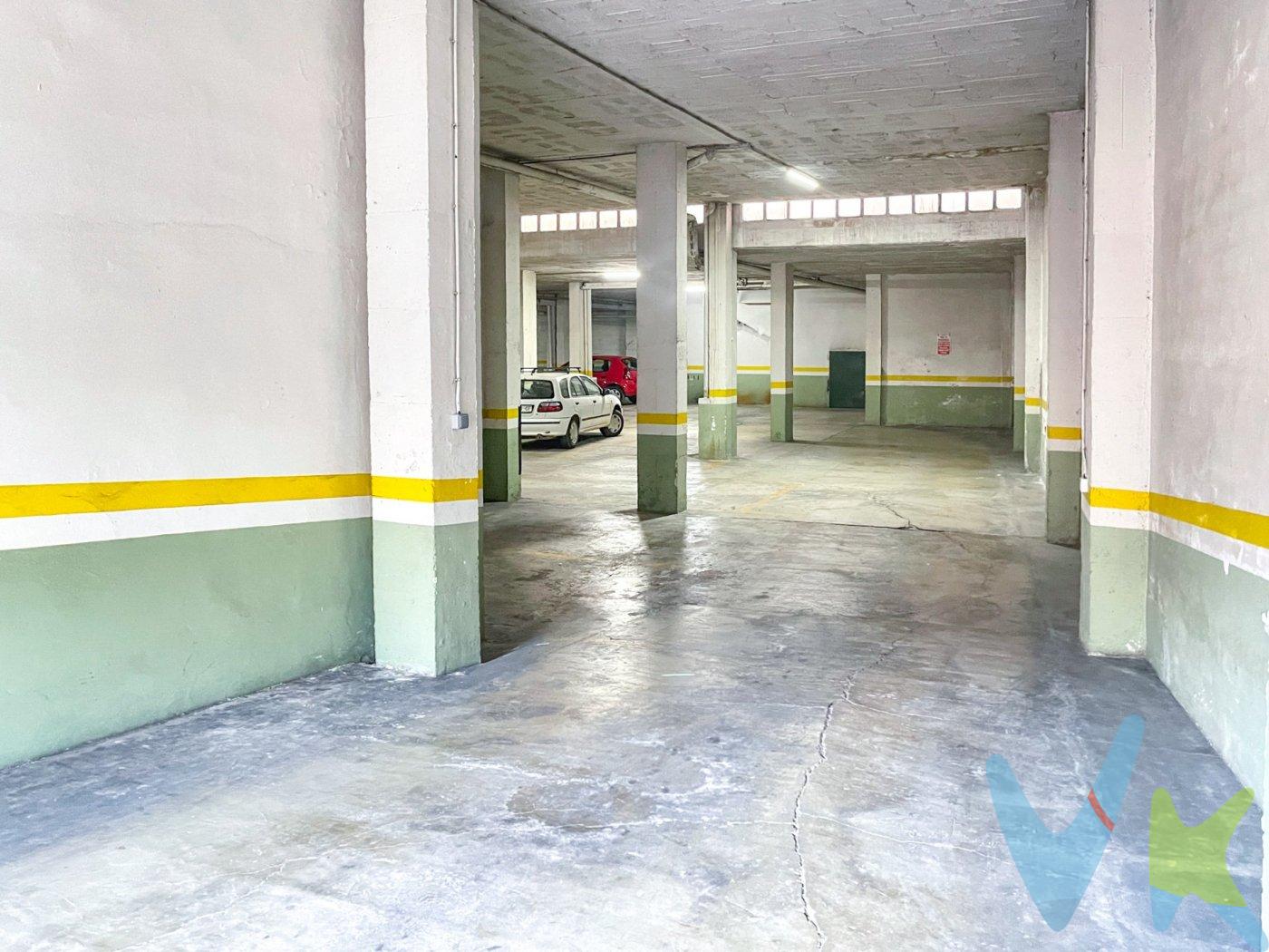 ¡No pierdas la oportunidad de adquirir una plaza de parking en venta! Esta plaza se encuentra ubicada en la calle Fuente las Pilas nº4, justo enfrente del encantador parque del antiguo matadero de Requena. La plaza cuenta con una amplia puerta de hierro automática con mando a distancia, y se encuentra en un parking de una sola planta totalmente privado, al que solo pueden acceder los propietarios de las plazas. Puedes acceder tanto desde la puerta principal a pie de calle como a través del ascensor por la calle Rafael Bernabéu. La entrada tiene una rampa de acceso muy suave y ofrece una buena maniobrabilidad gracias a su amplitud. Además, el mantenimiento anual es mínimo. La plaza tiene un tamaño mediano y está claramente marcada en el suelo, y el parking cuenta con una excelente iluminación para garantizar la seguridad. Mantén tu vehículo resguardado y protégelo de los delincuentes y las inclemencias del tiempo, o bien aprovecha esta oportunidad como una excelente inversión para alquilarla. Recuerda que la descripción del inmueble e imágenes tienen un carácter meramente informativo y no tienen carácter contractual, pudiendo ser modificados por la inmobiliaria comercializadora sin implicar responsabilidad alguna frente a terceros. Además, el precio de venta al público de esta propiedad no incluye los gastos de adquisición, como los honorarios notariales, registrales, de gestión, entre otros. ¡No dudes en contactarnos para obtener más detalles!