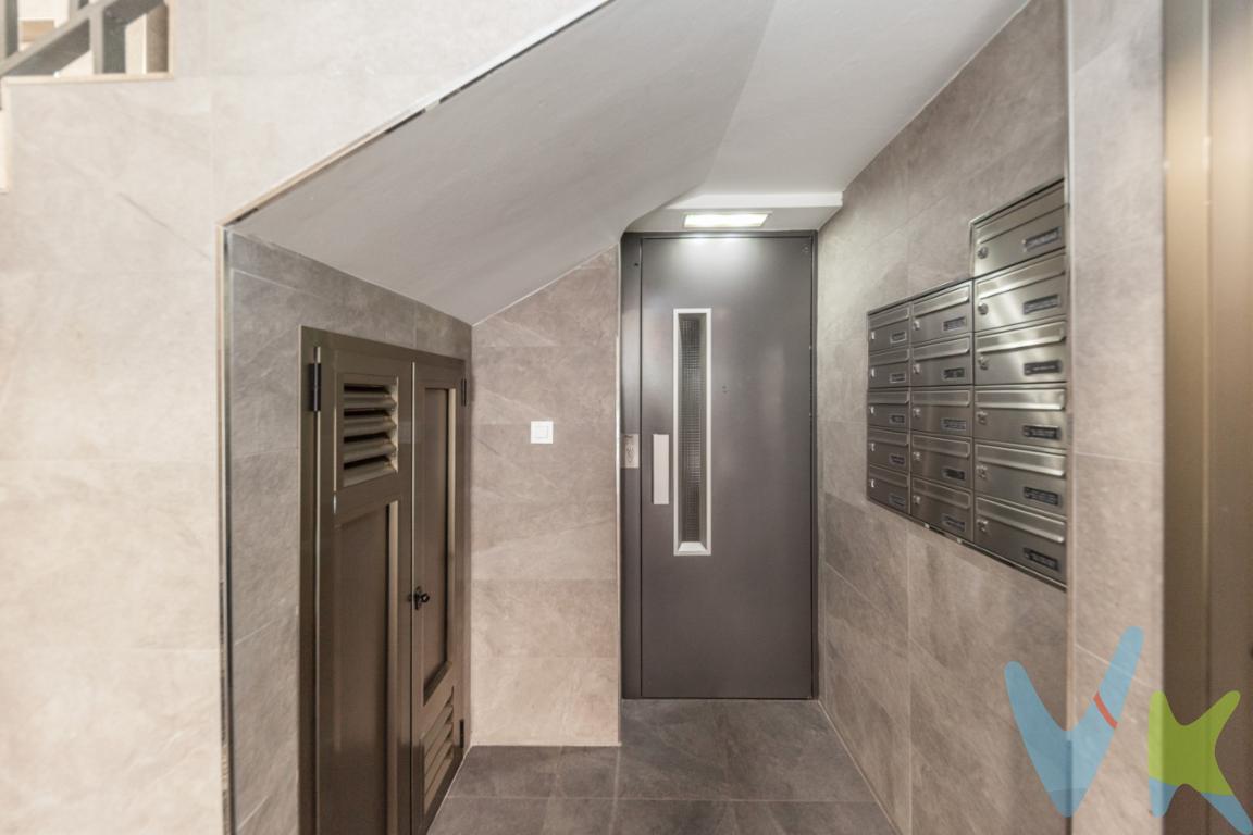 Venta de vivienda de 3 habitaciones, en Pumarín.Si buscas una vivienda para entrar a vivir, este piso te interesa.Situado en uno de los barrios más demandados de Gijón , con todos los servicios , colegios, supermercados, parques y con una muy buena comunicacion de autobuses y autopista. El inmueble se distribuye en tres dormitorios, amplia cocina, salón , una práctica despensa, y un baño con ventana .Ideal para una familia , o como inversión.El precio NO incluye: Impuestos, gastos de Notaría, registro y honorarios de mediación inmobiliaria del 2% más I.V.A. con un mínimo de 2000 euros mas I.V.A a cargo del comprador.A título orientativo, en segundas transmisiones, el comprador abonará el Impuesto sobre Transmisiones Patrimoniales (ITP). Para consultar los porcentajes del ITP en Asturias puede hacerlo a través de la web oficial de servicios tributarios del Principado de Asturias https://sede.tributasenasturias.es/sites/sede/default/es_ES/Que-quieres-hacer/Transmisiones-Patrimoniales-y-AJD. La base imponible será el mayor valor entre precio de compraventa, tasación o valor de referencia catastral. Gastos de notaría y registro según aranceles variables según precio, número de copias y complejidad.  El comprador escoge libremente notario. El vendedor asume la plusvalía y el resto de gastos son del comprador. Si se precisa hipoteca: Tasación, condiciones y costes bancarios según entidad elegida por el comprador; así como los gastos de gestoría y cualesquiera otros inherentes a la formalización de la compraventa. De acuerdo con la ley, no se incluyen en el precio otros gastos o tributos que legalmente correspondan al comprador.. El consumidor tiene derecho, conforme a la normativa vigente, a disponer de información y documentación adicional relativa al inmueble y condiciones de la compraventa, accesible en la sede física . La agencia actúa exclusivamente como intermediaria en la operación. Cualquier compraventa y sus condiciones quedan sujetas en todo caso a la aceptación expresa del vendedor del inmueble y a la posterior formalización del correspondiente contrato. El presente anuncio tiene carácter meramente informativo; la información suministrada se corresponde con la disponible a la fecha de publicación, pudiendo variar en función de las circunstancias o actualizaciones legales, contractuales y fiscales.