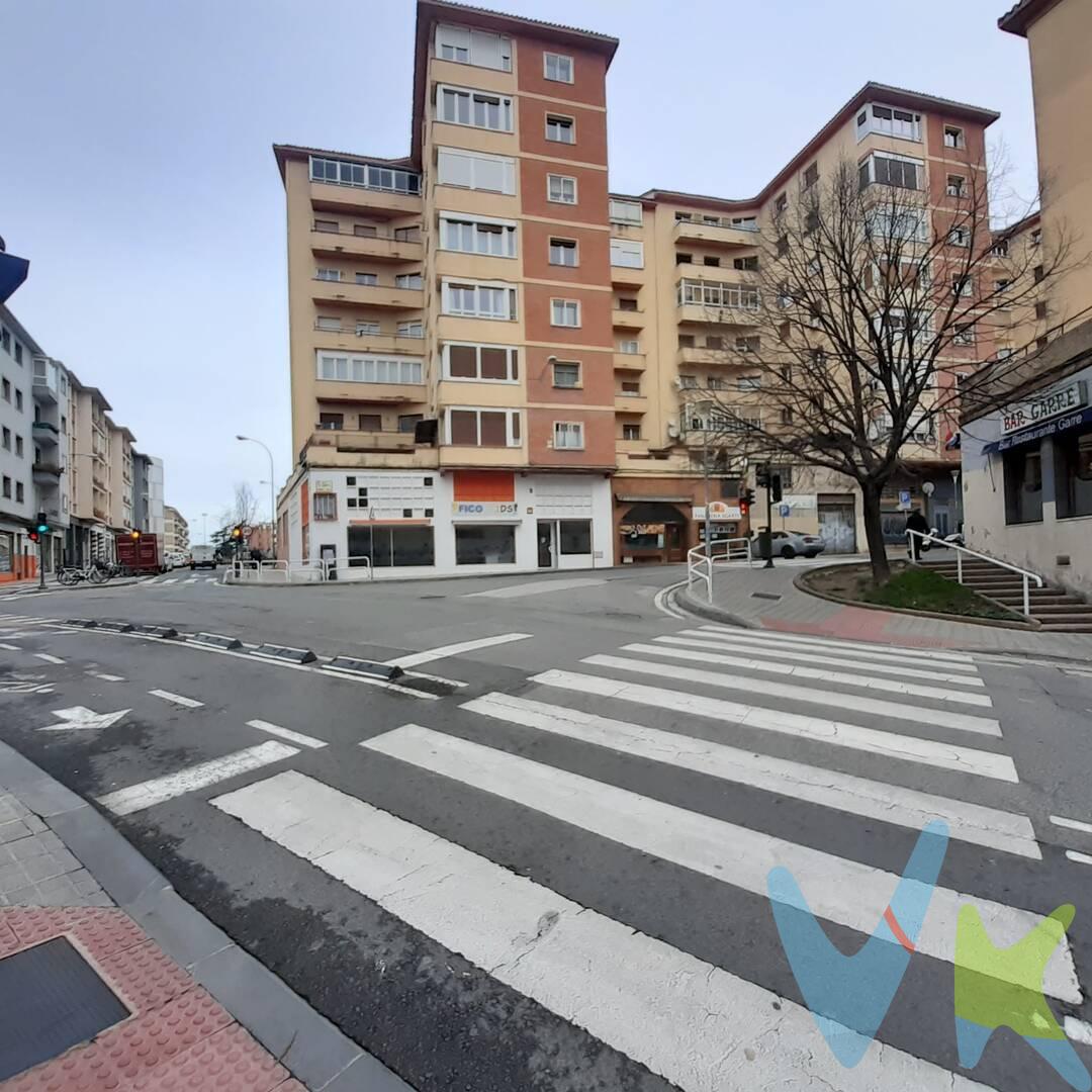 ¿Buscas un lugar seguro y cómodo para estacionar tu coche en la zona de Milagrosa? Esta plaza de garaje es la solución perfecta para proteger tu vehículo.

Ubicación privilegiada en Milagrosa.
Fácil acceso y maniobrabilidad.
Ideal para quienes desean evitar problemas de aparcamiento.

No dejes pasar esta oportunidad y asegura tu espacio hoy mismo.
Datos meramente informativos, sin valor contractual. El PVP indicado no incluye impuestos (régimen general del ITP (Impuesto de Transmisiones Patrimoniales) es el 6% sobre el precio de compra) ni gastos de transmisión (notaría, registro, AJD (Actos Jurídicos Documentados), que suma aproximadamente un 2% sobre el precio de compra). Honorarios de la agencia a cargo del vendedor. NO SE COBRA HONORARIOS AL COMPRADOR
 
