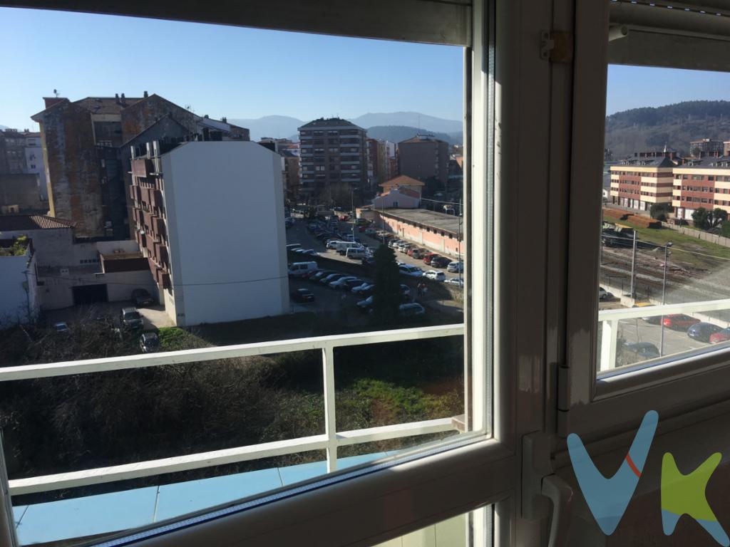  ¿Sabes que por menos de 300 euros al mes, podrías conseguir tu propio piso???? ¿Por qué vas a tirar el dinero en un alquiler pudiendo acceder a tener tu propio hogar? Excelente piso con calefacción y ascensor en Torrelavega.Te presentamos un amplio piso muy luminoso, con excelentes vistas despejadas, que se distribuye en hall de entrada, cocina amueblada con terraza, salón comedor con terraza, cuatro dormitorios (dos de ellos con terraza), un baño completo con bañera y un aseo amplio, dos armarios empotrados, caldera nueva, ventanas doble acristalamiento con aislamiento térmico y acústico, calefacción y ascensor, portal reformado, vídeo portero, en el mismo centro de la ciudad y con todos los servicios cercanos.Hay quién te ofrezca más? Visítalo y verás que cumple con tus expectativas. Te ayudaremos con la financiación. 