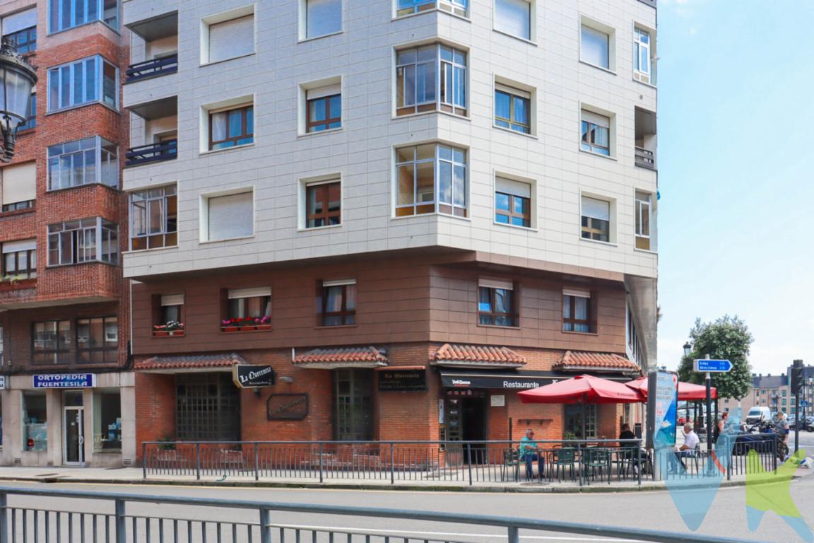 Cesión de Negocio de Restaurante-Parrilla con excelente rentabilidad.No pierdas la oportunidad de regentar tu propio negocio. Disponemos de TRASPASO de Restaurante-Parrilla en pleno funcionamiento con alta rentabilidad y clientela fija, ubicado en zona El Cristo-Montecerrao, muy cercano al Palacio de Congresos.Características:Local acogedor y totalmente equipado con decoración rústica.Zona de BAR, Comedor principal  con capacidad para 90 comensales + salón privado con capacidad para 40 comensales.Cocina equipada, parrilla, maquinaria, cámaras y mobiliario incluidos.Pantalla gigante para eventos deportivos.Licencias en regla. Listo para empezar a trabajar desde el primer día.Alquiler del local razonable.Actividad:Negocio consolidado, muy conocido en la zona.Especializado en carnes a la piedra, cachopos, pescados y menú del día.Alto volumen de trabajo, ingresos demostrables.Ideal para hosteleros con experiencia o emprendedores que busquen rentabilidad desde el primer mes. Otros datos:Se atienden visitas y consultas con cita previa.Posibilidad de acompañamiento inicial para facilitar la transición.Traspaso por motivos personales, no económicos.Contacta sin compromiso para más información o concertar una visita.¡IDEAL PARA PROFESIONALES DE LA HOSTELERÍA QUE BUSQUEN UN NEGOCIO CON NOMBRE, RENTABILIDAD Y FUTURO!