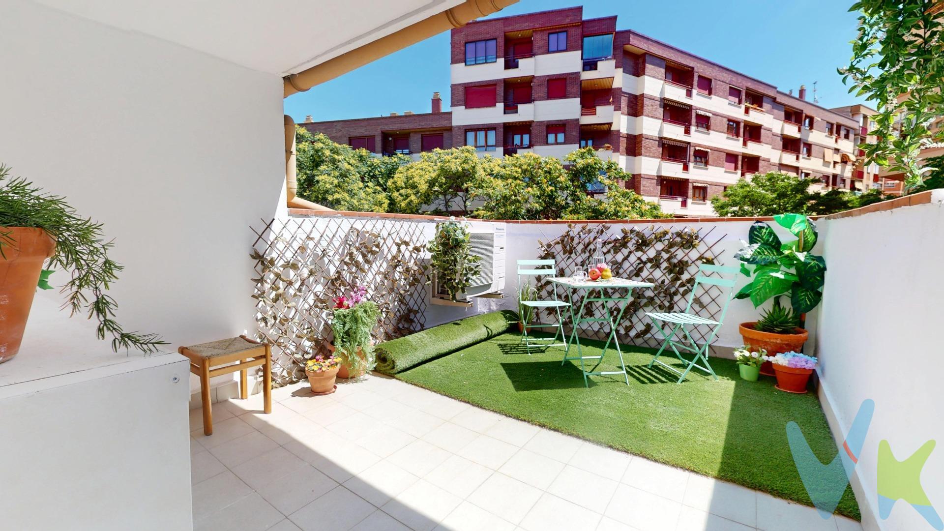 Este apartamento reformado en calle Santiago Rusiñol tiene ese algo especial que engancha desde el primer momento. 🏡✨. Cuenta con un dormitorio amplio con un gran armario empotrado 👗👔 para que el espacio nunca sea un problema, y un baño completo con ventana 🛁🌿, porque la luz natural siempre suma. El salón es amplio, acogedor y está lleno de luz ☀️🛋️, de esos que invitan a quedarse un rato más, ya sea para una tarde de series, una cena con amigos o simplemente disfrutar de la tranquilidad de estar en casa. La cocina es independiente ☕, práctica y funcional, perfecta para quienes disfrutan cocinando.. . Pero la verdadera protagonista es ella.. 🌿✨ SU TERRAZA ✨🌿: orientada al este, recibe los primeros rayos de sol del día y tiene un ambiente sencillamente irresistible. Desayunos al aire libre, cafés interminables, plantas felices, lecturas tranquilas o una copa al caer la tarde.. 🍹📚☀️ Tiene ese rollo tan especial que convierte cualquier momento cotidiano en un pequeño planazo. Además, dispone de calefacción y aire acondicionado por aire ❄️🔥 para disfrutar de la temperatura perfecta durante todo el año. Ubicado en una finca sin ascensor 🚶‍♂️, ideal para quienes valoran el encanto de las fincas de siempre y buscan una vivienda con personalidad propia. ❤️ Un apartamento con luz, encanto y una terraza capaz de enamorar a primera vista. **NOTA HISTÓRICA: fue un pintor, escritor y dramaturgo español, representante del modernismo catalán. **Gastos e impuestos no incluidos. A título orientativo, en segundas transmisiones, el comprador abonará: Impuesto sobre Transmisiones Patrimoniales (ITP), tipo general en Aragón al 8% (*). Base de cálculo: mayor valor entre precio de compraventa o valor de referencia catastral. Gastos de Notaría y Registro: Aranceles variables según precio, número de copias y complejidad; cálculo según tarifas normativas. Si se precisa hipoteca: Tasación, condiciones y costes bancarios según entidad elegida por el comprador; así como gastos de gestoría y cualesquiera otros inherentes a la compraventa. No se incluyen otros gastos o tributos que puedan por Ley corresponder al comprador. Operación sujeta a doble mediación. Existen honorarios a cargo del comprador, salvo pacto en contrario, no incluidos en PVP. El consumidor conforme a la normativa vigente podrá solicitar información y documentación adicional relativa al inmueble, sus características, condiciones de la operación y del servicio de mediación en la oficina y/o a través de nuestro teléfono de contacto o mail. La agencia actúa exclusivamente como intermediaria en la compraventa, cuyas condiciones, en todo caso, estarán sujetas a la aceptación expresa del vendedor del inmueble y posterior formalización del contrato. La información suministrada se corresponde con la disponible a la fecha de publicación, pudiendo variar en función de las circunstancias o actualizaciones legales, contractuales y fiscales. Anuncio de carácter meramente informativo. Para una información exhaustiva sobre el funcionamiento, tipos impositivos y bonificaciones del ITP en Aragón, puede consultar el portal oficial de la Agencia Tributaria Autonómica. Tarifas notariales y registrales reguladas en el Anexo I del Real Decreto 1426/1989 y Anexo I del Real Decreto 1427/1989, respectivamente. Anuncio no vinculante, puede contener errores.