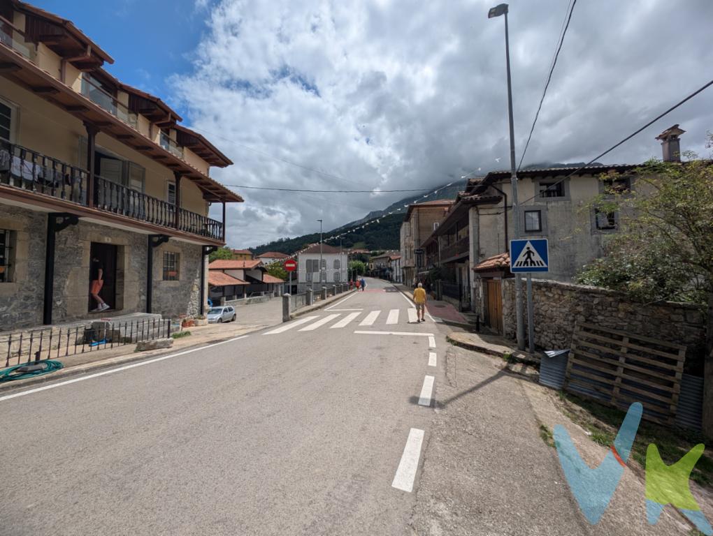 Chalet Adosado en Arredondo  ¡Con mucho potencial!Descubre esta estupenda oportunidad en el corazón de Arredondo. Se trata de un chalet adosado de 4 amplias habitaciones, 2 baños completos y 1 aseo, ideal para familias que buscan espacio y tranquilidad. Detalles clave:Con un pequeño retoque estético, este chalet puede convertirse en el hogar de tus sueños o en una excelente inversión.Ubicado en un entorno natural privilegiado, a pocos minutos del centro del pueblo y con buena conexión por carretera.Precio muy competitivo. ¡Una oportunidad que no puedes dejar pasar!Zona tranquila y rodeada de naturalezaNecesita pintura: ¡perfecto para personalizar a tu gusto!Buena distribución2 baños + 1 aseo4 habitaciones luminosas2 terrazas para los momentos de ocio con la familia y los amigos