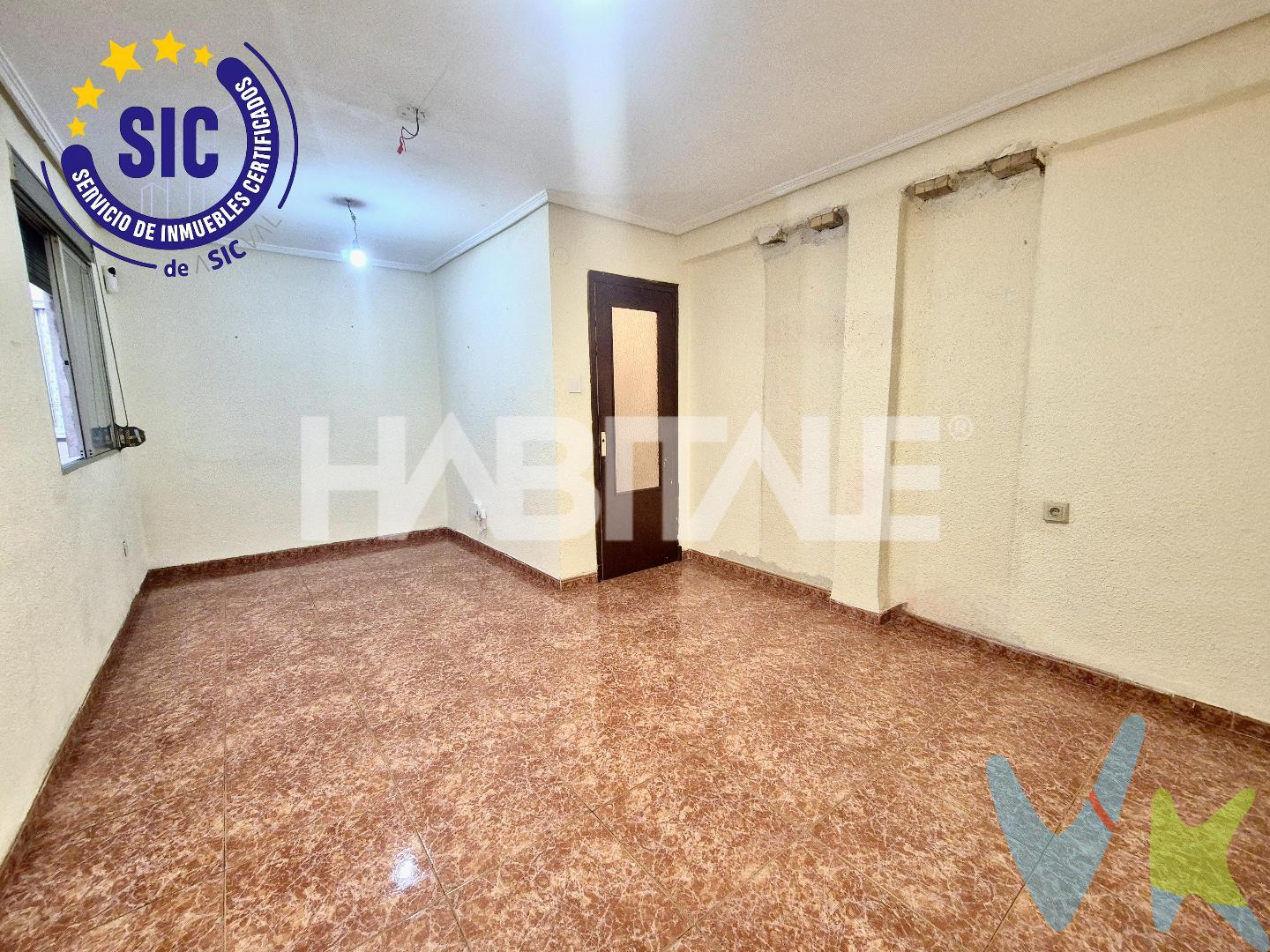 Habitale presenta este piso con alto potencial en Camins al Grau, una ubicación estratégica junto a la Avenida del Puerto y Serrería. Una zona consolidada, bien comunicada y con fuerte proyección de valor. Sus principales características son:

🌞 Vivienda exterior 
📍 A 2 minutos de Avenida del Puerto y Serrería  
🛏️ 2 habitaciones -una con balcón exterior y la otra interior-
🛋️ Salón-comedor amplio y con buena ventilación  
🍽️ Cocina independiente 
🧼 Baño completo  
🏡 Segunda planta sin ascensor
📈 Vivienda con alto potencial de reforma y revalorización  
⭐ Exclusividad Habitale  

-----
La vivienda ofrece 64 m² bien distribuidos, con dos dormitorios —uno exterior con balcón y otro con balcón interior— que aportan versatilidad y comodidad. El salón-comedor, amplio y luminoso, se convierte en un espacio funcional para el día a día.
La cocina independiente permite una actualización a medida.

Una oportunidad interesante para quienes buscan un piso para personalizar en una zona con alta demanda y movimiento. 

¡Te invitamos a visitarlo y descubrir su potencial!
----------------

Por mandato expreso del propietario, comercializamos este inmueble en EXCLUSIVA, lo que le garantiza el acceso a toda la información, a un servicio de calidad, un trato fácil, sencillo y sin interferencias de terceros. Por este motivo, se ruega no molestar al propietario, a los ocupantes de la propiedad o a los vecinos. Muchas gracias por su comprensión.

La oferta está sujeta a cambios de precio o retirada del mercado sin previo aviso. Este anuncio en su conjunto, incluyendo textos, fotos, imágenes o cualquier otro contenido del mismo, no es vinculante dado que la información es ofrecida por terceros y puede contener errores. Se muestra a título informativo y no contractual. El precio anunciado no incluye los impuestos, ni los gastos como Notario, Registro de la Propiedad y honorarios de la agencia inmobiliaria.

Agentes de la Propiedad Inmobiliaria inscritos con número de registro RAICV 2880 y 4357, las operaciones están garantizadas con Seguro de Responsabilidad Civil y Seguro de Caución.