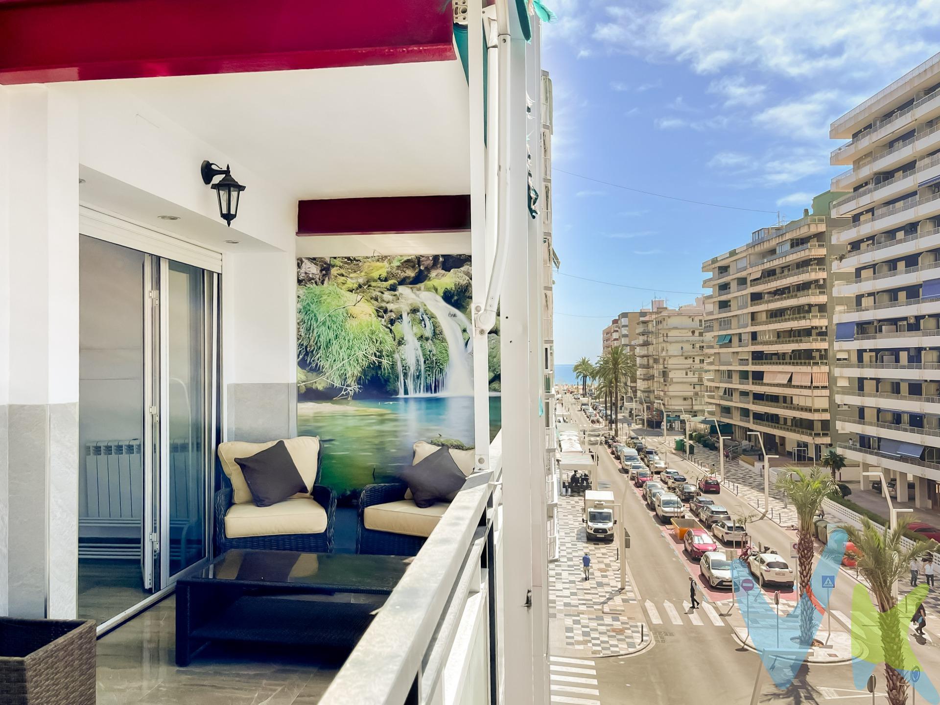 ✨Piso totalmente reformado con terraza a 350 metros del mar en San Antonio (Cullera)✨. Te presentamos esta espectacular vivienda en el barrio de San Antonio, una de las zonas más valoradas de Cullera, a solo 350 metros del mar 🌊. Disfruta de la comodidad de tener todo a mano: supermercado Consum justo enfrente, farmacias, colegios, comercios, bares y restaurantes 🍽. Una ubicación ideal tanto para vivir todo el año como para disfrutar de tus vacaciones. 🏡 Distribución y espacios:. - 2 habitaciones dobles, una con baño en suite. - 2 baños completos (ambos con ducha). - Cocina moderna totalmente equipada (con lavavajillas a estrenar). - Salón-comedor con salida a una amplia terraza con vistas semidespejadas y laterales al mar. La terraza cuenta con toldos eléctricos, iluminación LED y es perfecta para relajarte o compartir buenos momentos. Además, toda la vivienda está equipada con persianas eléctricas con sistema antibloqueo. ⚙️ Características destacadas:. - Vivienda completamente reformada con instalación eléctrica nueva faseada. - Ventanas Climalit que protegen de los ruidos y aíslan del frío y el calor. - Suelos porcelánicos de alta calidad que aportan un estilo único. - Radiadores eléctricos en todas las estancias. - Filtro descalcificador de agua. - Chimenea decorativa que puede desplazarse al salón. - Luces de emergencia instaladas. - Puerta blindada para mayor seguridad y mallorquina superpuesta. - Hilo musical en toda la casa para crear ambientes únicos. - Persianas eléctricas en balconeras y todas las ventanas. Cada detalle ha sido pensado para ofrecerte confort, diseño y eficiencia. Esta vivienda es una oportunidad única para quien busca un hogar moderno, con acabados premium y una ubicación privilegiada. No lo dudes: calidad de vida, mar, servicios y estilo.. ¡todo en un solo lugar! ☀️