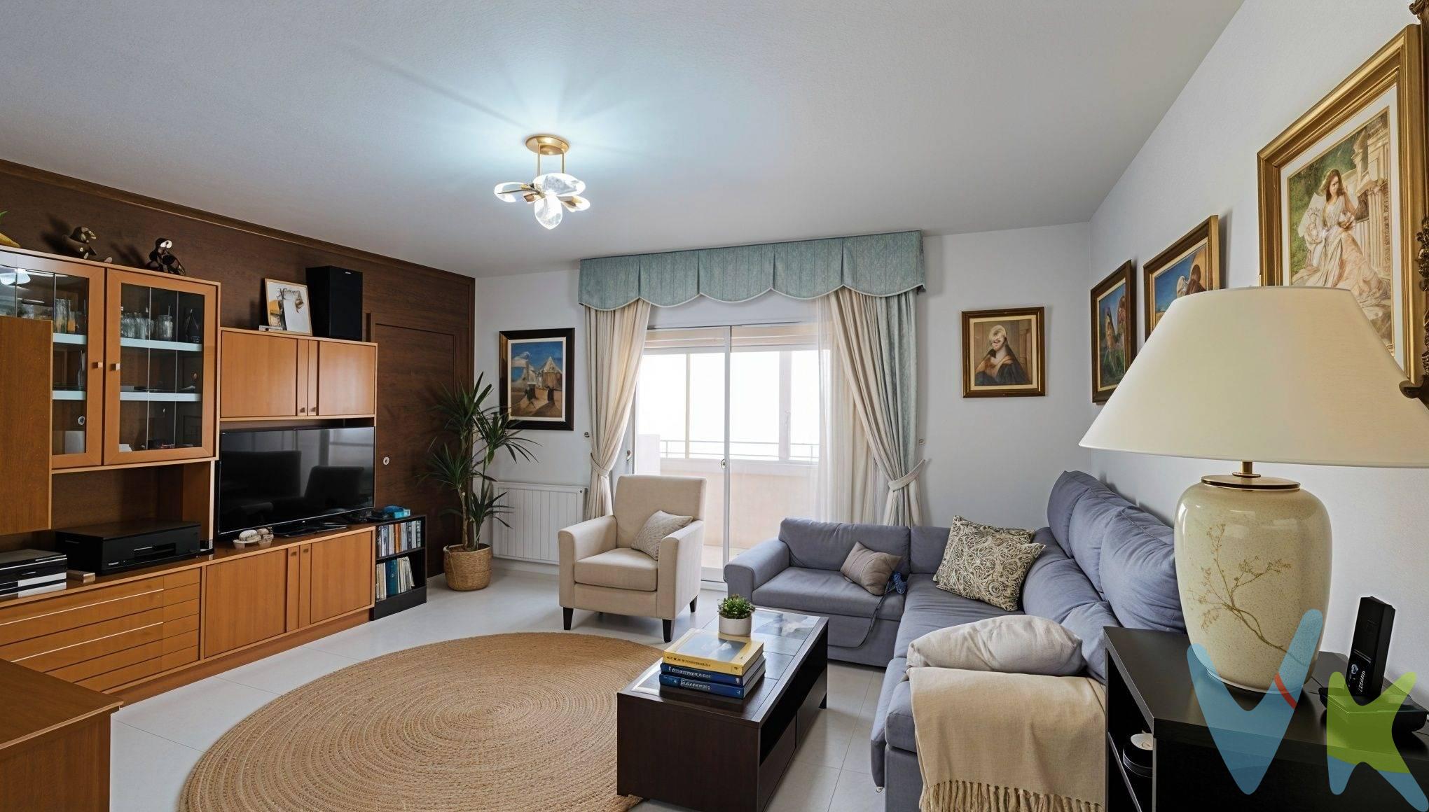 AMPLITUD Y PRACTICIDAD EN SANT BERNAT CALBÓ. Les ofrecemos, en exclusiva, esta vivienda de 100 m² que destaca por su generosa superficie y una distribución muy funcional, ideal para disfrutar de un hogar preparado para entrar a vivir. La vivienda se sitúa en un edificio muy bien cuidado, con una comunidad de vecinos excelente, y cuenta con la siguiente distribución y equipamiento:. - Salón luminoso con acceso a un balcón actualmente cerrado con correderas, fácilmente convertible en espacio abierto. - Tres espaciosos dormitorios, todos ellos equipados con armarios de gran capacidad, disponiendo de mucho espacio de almacenaje. - Baño completo con ducha. - Cocina práctica con salida a una galería habilitada como zona de lavandería. - Calefacción de gas natural con elementos en todas las estancias. - Suelos de gres. - Carpintería exterior de aluminio. Por si fuera poco, el inmueble se ubica en  una zona con todos los servicios y que, además, conecta con las salidas de la ciudad.. Un piso pensado para quienes buscan amplitud y confort. No lo duden y contáctennos para realizar una visita, les atenderemos encantados. VIVIENDA VPO. 