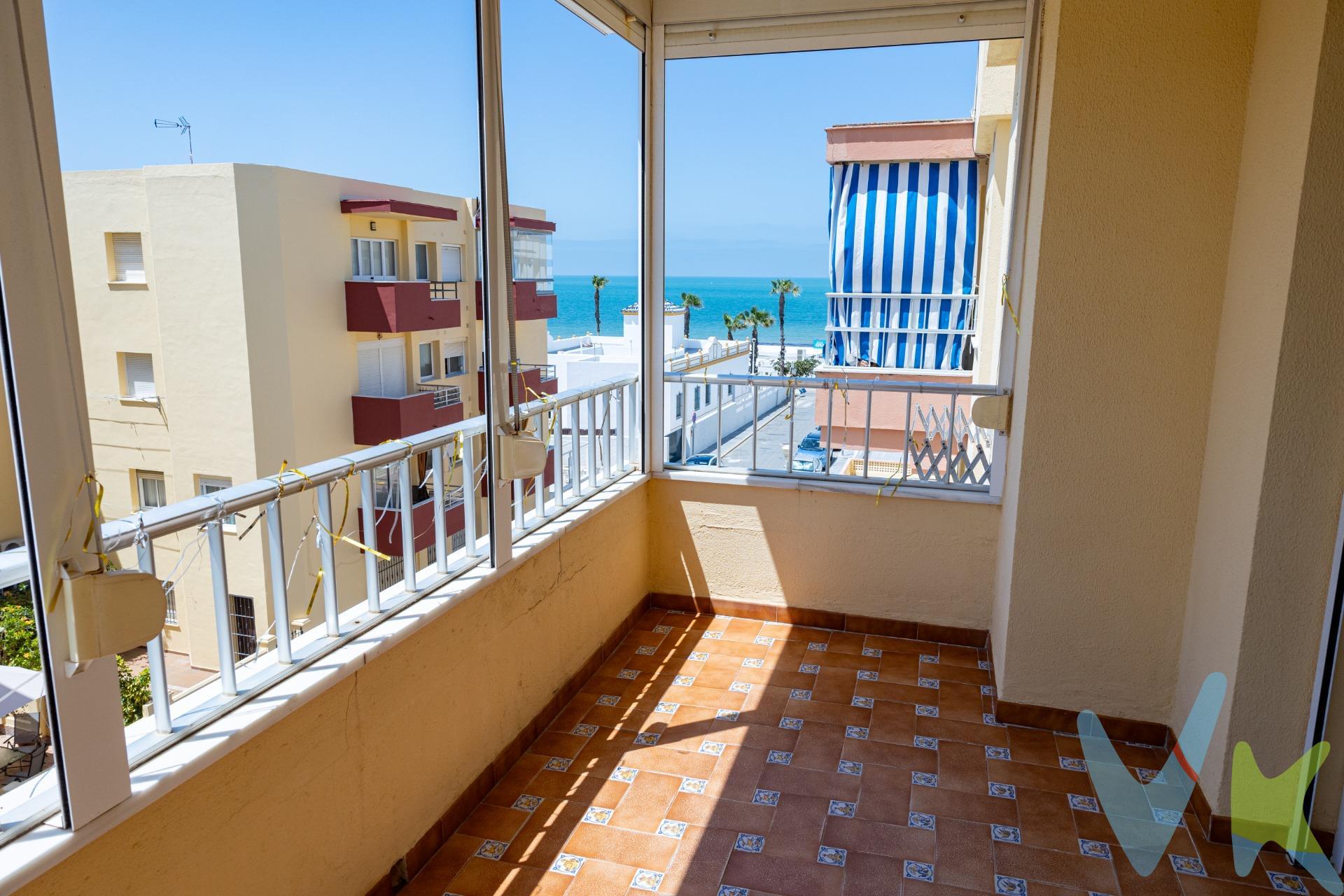 Perfecta para habitar tal cual se encuentra y además con vistas laterales al mar de playa de regla es una de las joyas que ofrece ésta vivienda que hará que desde que entres por su puertas además de a mar huelas a hogar. En 3ª planta con ascensor y gracias a su orientación esquina, hace que tenga ventilación cruzada además de muchisima luz natural, siendo una estancia perfecta para disfrutar . La vivienda cuenta con 3 dormitorios dobles, 2 baños (reformados), cocina independiente (reformada también) y terraza exterior amplia que hará posible que puedas ver la puesta de sol que siempre soñaste. Este hogar huele a mar, a familia, a amistad, a diversión y a desconexión.. Si buscas vivienda en la zona costera Chipionera, ésta puede ser una gran elección. No dude en preguntar por ello y asignar visita para que veas que la descripción coincide con la realidad. Se informa al consumidor de que los gastos e impuestos derivados de la compraventa no están incluidos en el precio publicitado. En las segundas transmisiones, la compra está sujeta al Impuesto de Transmisiones Patrimoniales (ITP), cuyo tipo general en Andalucía es actualmente del 7%, pudiendo existir bonificaciones en función de las circunstancias personales del comprador u otras condiciones previstas en la normativa vigente. Para el cálculo del impuesto, la base imponible se determinará tomando el mayor valor entre el precio de compraventa, el valor de tasación o el valor de referencia catastral. Los gastos de notaría y Registro de la Propiedad, en su caso, son variables y dependen de los aranceles aplicables según el precio y la complejidad de la escritura, pudiendo oscilar aproximadamente entre el 0,5% y el 0,6% del precio de compraventa. En caso de necesitar financiación, la obtención de la misma es ajena a la agencia inmobiliaria, debiendo solicitarse directamente a la entidad bancaria correspondiente, que establecerá las condiciones y costes de la operación. Los honorarios de la agencia para la parte compradora será del 3%más IVA del precio final de compra. . 