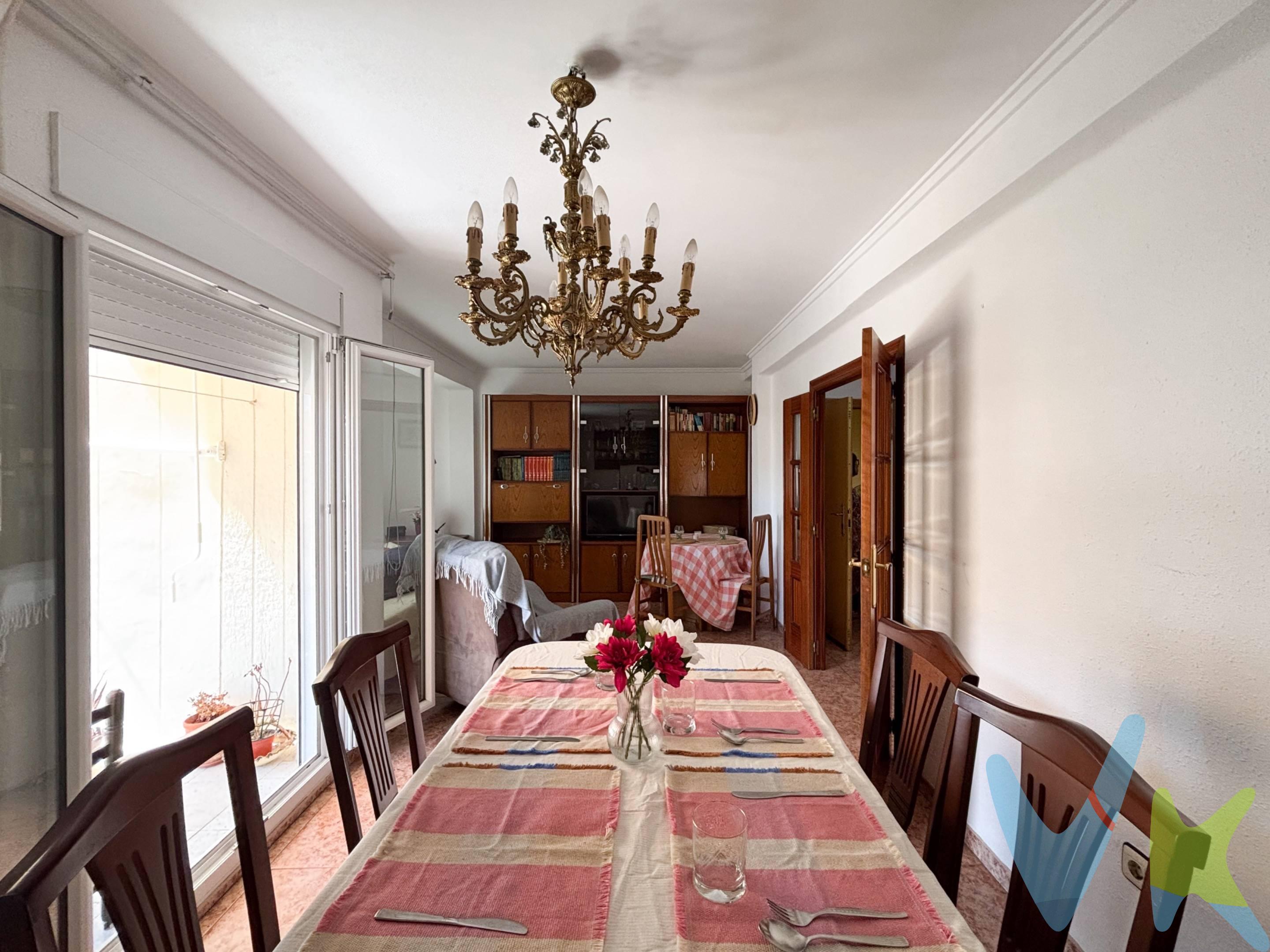 🏡 ¡Tu nueva vivienda en Burjassot te espera!. ¿Buscas un nido lleno de luz, puro confort… y con buena conexión?. Racasa Marvá te presenta un piso con auténtico “rollo”:. Tercera planta (¡ejercicio mañanero gratis!) sin ascensor, con vistas al barrio y al polideportivo municipal. 2 dormitorios: uno de tamaño cómodo, y otro doble desde el que puedes "escaparte" al mini-vestidor/office. Crea en este espacio lo que mas te convenga!. Salón-comedor con balcón para cafés al aire libre o una siesta express. Cocina independiente para que no te interrumpan mientras haces tus recetas estrella. Baño completito, sin sorpresas. 🌟 Pequeños detalles = gran bienestar. Ventanas y puertas de PVC con sistema oscilobatiente y cristal bajo emisivo + mosquiteras enrollables. Resultado: frío afuera, confort adentro. Mucha luz natural todo el día, ideal para despertar con energía y para los ratos de estudio o teletrabajo. 📍Ubicación top (y con todo al alcance). Al ladito de la Universidad, perfecto si vienes a estudiar o te mueves habitualmente por allí. Metro y bus, comercios, supermercados, colegios, zonas verdes.. tendrás la ciudad a un paso. 💡 Consejo de invest-influencers: ¿Por qué enamorarte (o alquilar con sonrisa)?. Ideal para parejas dobles, estudiantes con estilo, o como inversión segura: cerca de todo, listo para vivir o rentar ya. ¿Te mola el rollo “todo listo para entrar a vivir y limpio”? Aquí entras y empiezas a disfrutar. ¿Quieres verlo en directo?. Contacta con Racasa Marvá y organiza tu visita. Quien llega, se queda encantado (y luego no querrá soltar la llave 😉). ⚠️ Aviso legal y condiciones. La oferta puede variar o retirarse sin previo aviso: lo que anuncias hoy podría cambiar mañana. El contenido (textos, fotos, imágenes, etc.) se proporciona a título informativo y no es vinculante, ya que los datos vienen de terceros y podrían contener errores. Registro Oficial: nuestra oficina está inscrita en el Registro de Agentes de Intermediación Inmobiliaria de la Comunidad Valenciana con el número RAICV‑3991. 💰 Gastos no incluidos en el precio:. Honorarios de la agencia inmobiliaria. Impuestos obligatorios:. IVA (en caso de primera transmisión). ITP (Impuesto de Transmisiones Patrimoniales, si es segunda mano). Otros costes: notaría, gestoría y registro de la propiedad. 🔐 Exclusividad y colaboración profesional. Por mandato expreso del propietario, somos la agencia exclusiva encargada de esta propiedad. Eso significa:. ✅ Acceso a toda la información completa. 🤝 Atención personalizada, sin interferencias. 🚫 Por favor, no contactar ni molestar al propietario, inquilinos o vecinos. 📞 Si eres agente inmobiliario con un cliente interesado, estaríamos encantados de colaborar contigo, ¡llámanos!. . 