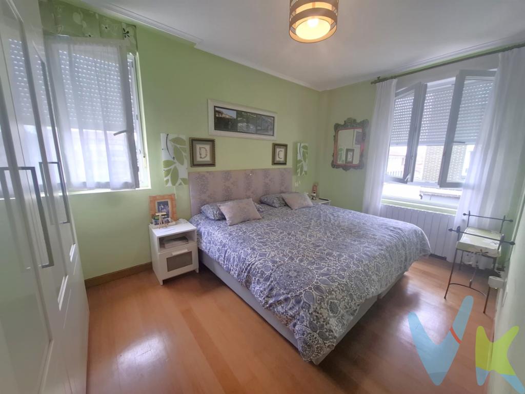 Tu nuevo hogar en Puente San Miguel: comodidad, luz y todo a un pasoEn el corazón de Puente San Miguel, una de las zonas más demandadas por su comodidad y calidad de vida, te espera esta vivienda con una distribución práctica que invita a disfrutarlo desde el primer momento. Aquí tendrás todos los servicios a pie de calle: comercios, colegios, transporte, zonas verdes todo lo que hace el día a día más fácil.Al entrar, un hall amplio con armario empotrado te da la bienvenida y ofrece ese espacio extra tan útil para mantener la casa ordenada desde el primer paso.El piso cuenta con tres dormitorios bien distribuidos, perfectos para crear un dormitorio principal acogedor, una habitación infantil o juvenil y un espacio de trabajo o invitados.El salón es amplio y con muchas posibilidades para crear diferentes ambientes: zona de descanso, comedor, lectura un espacio pensado para disfrutar.La cocina, cómoda y funcional, dispone de un práctico tendedero, ideal para almacenamiento o zona de lavado. El baño, en perfecto estado, completa una vivienda equilibrada y muy cómoda.Aunque el edificio no tiene ascensor, dispone del hueco previsto para su instalación, lo que supone una ventaja importante de cara al futuro y una mejora que revalorizará el inmueble.Una ubicación estratégica cerca de Torrelavega y las principales conexiones. Pídenos una visita cuanto antes!Gastos e Impuestos no incluidos en el precio. Compra sujeta a ITP. El comprador se hará cargo de los costes de la escritura e inscripción en el Registro de la Propiedad.Más información en www.activanorte.com