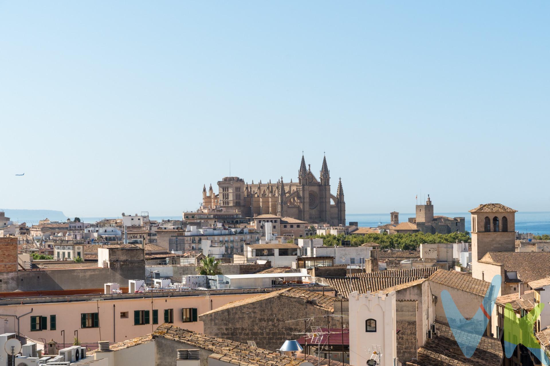 Agencia inscrita en el Registro Oficial de Agentes de la Propiedad Inmobiliaria de las Islas Baleares. Inscripción: GOIBE731396/2024. (ROAIIB). Luminoso, vistas despejadas y vistas al mar, zona tranquila y céntrica, a un paso de Jaime III, del Paseo Mallorca y de las Ramblas, ideal para quien ame la ciudad y quiera olvidar el coche. Octavo piso totalmente reformado, en un edificio adaptado para personas con movilidad reducida, con 2 ascensores y un montacargas. Distribuido en 2 habitaciones, originalmente tenía 3, dos baños, cocina abierta, salón, coladuría y terraza de unos 6m2 donde disfrutar de las bonitas vistas. La reforma acometida ha sido completa abarcando electricidad, fontanería, baños, cocina, sistema de calefacción y preinstalación de A/C y sin olvidar suelos, cerramientos, armarios, puertas y cocina. . Listo para entrar a vivir!. No lo dudes, ven a visitarlo, te encantará. El edificio ha pasado la Inspección Técnica de Edificios. La vivienda dispone de cédula de habitabilidad y CEE. . . . 