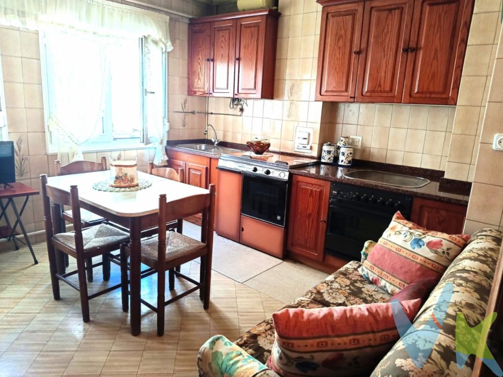 En Torrelavega, más concretamente en el barrio Covadonga , ponemos a la venta este funcional y cómodo piso, que cuenta con dos habitaciones, salón muy amplio y luminoso, cocina de buenas dimensiones, baño con plato de ducha y, además, dispone de trastero, lo que proporciona un espacio muy práctico para almacenaje.Se trata de una segunda planta con ascensor, ubicado en una zona tranquila y con todos los servicios necesarios en las proximidades.Es una vivienda que se encuentra bien cuidada y en buen estado de conservación, por lo que se puede entrar a vivir con una actualización.Tiene orientación este-oeste, lo que permite disfrutar de buena entrada de luz natural a lo largo del día.Una vivienda interesante tanto para vivir como para inversión, en una zona consolidada de Torrelavega.Al comprador se le cobrarán 1.000+ IVA de gastos de gestión inmobiliaria.Gastos e Impuestos no incluidos en el precio. Compra sujeta a ITP. El comprador se hará cargo de los costes de la escritura e inscripción en el Registro de la Propiedad.\"Más información sobre transparencia, impuestos, gastos y condiciones de compraventa en nuestra web www.activanorte.com\"