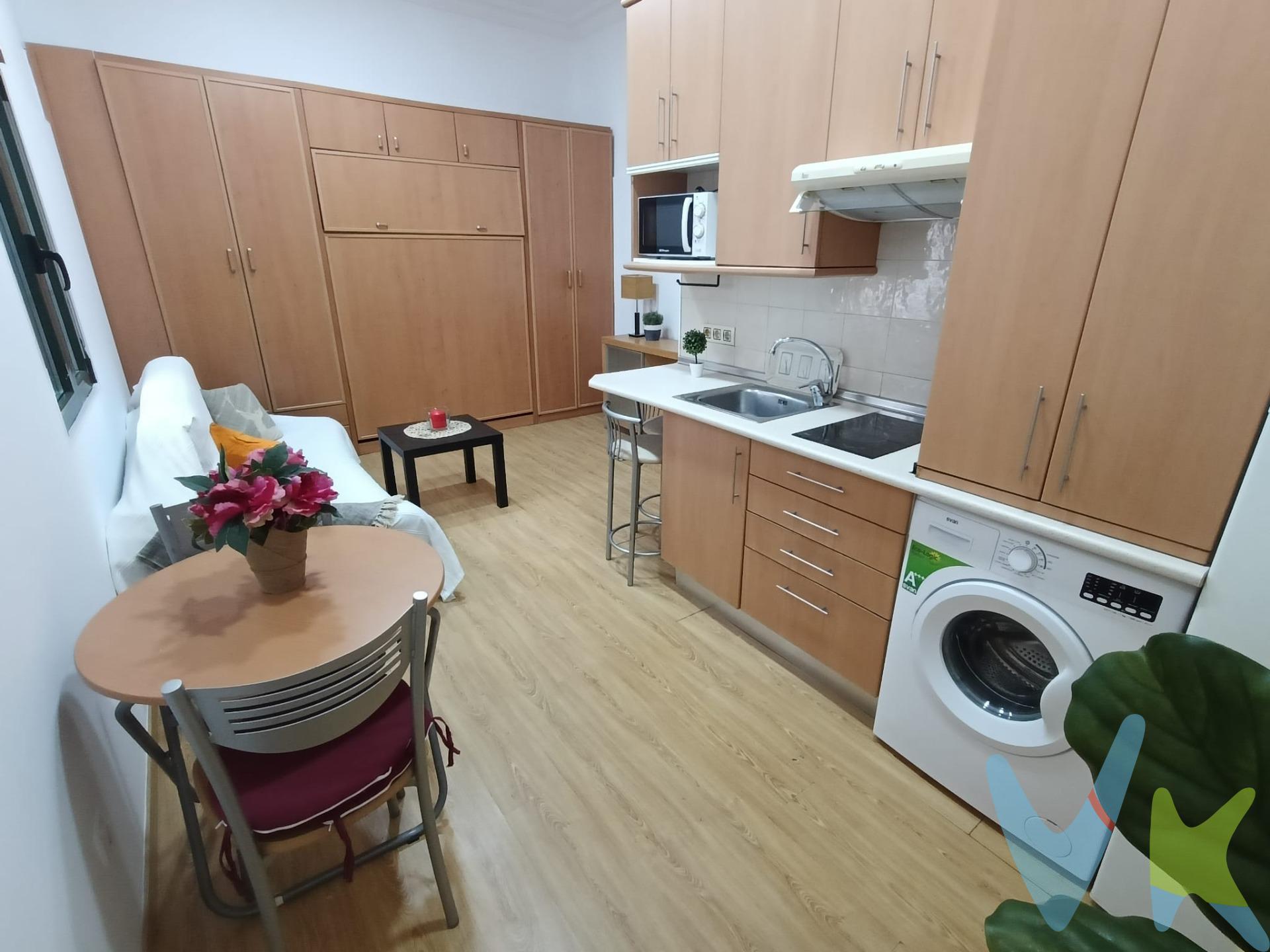 Loft estudio acondicionado como vivienda, ubicado en el vibrante barrio de Malasaña, concretamente en la calle Monteleón. Esta propiedad cuenta con una superficie construida de 24.6 m² y útil de 20 m² aproximadamente, ofreciendo un espacio óptimo para quienes buscan comodidad sin renunciar a la tranquilidad. El inmueble se encuentra en buen estado  y da a un tranquilo patio interior. Este loft es ideal tanto para vivir como inversión dada su localización estratégica cerca del centro cultural madrileño. 
