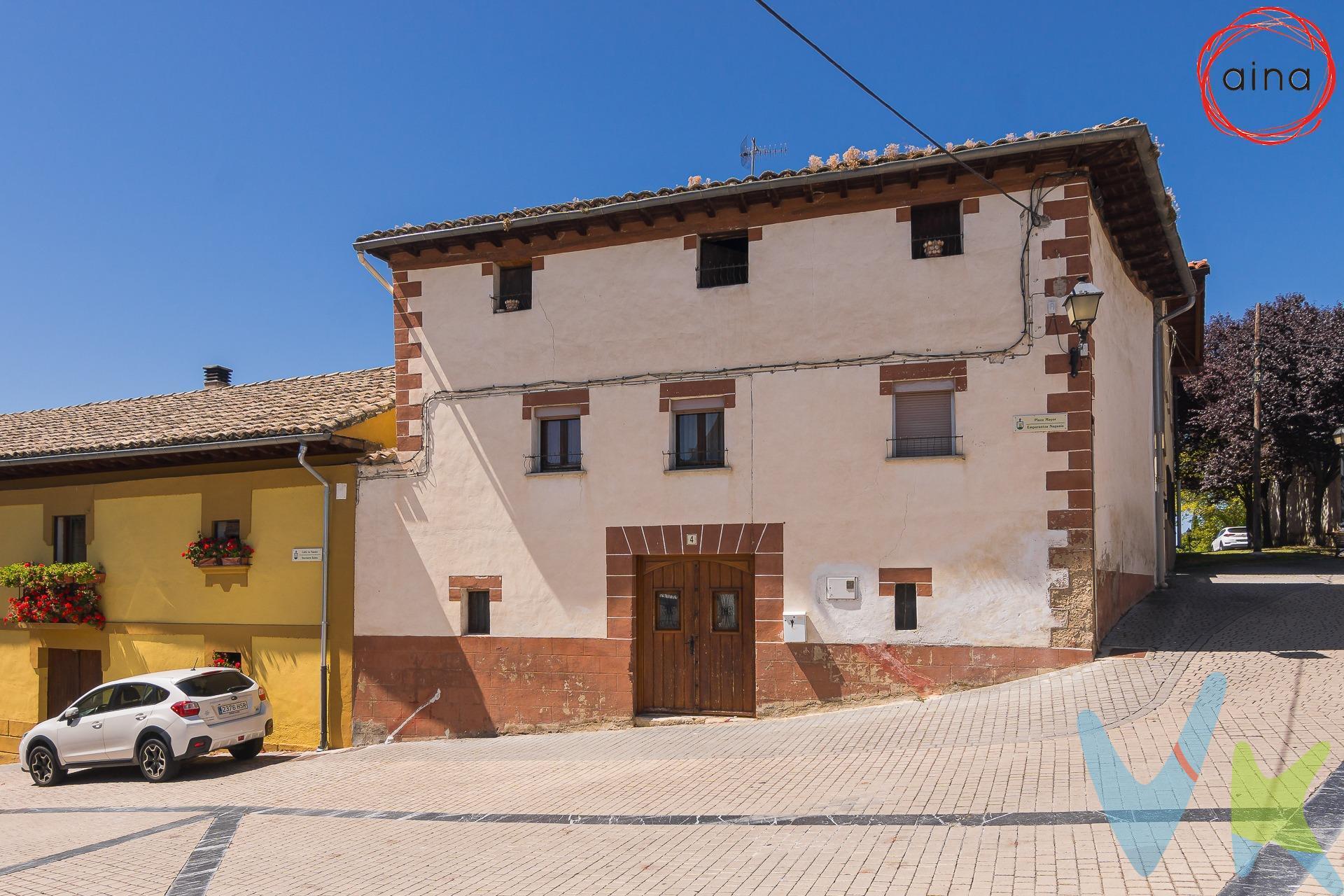 Tienes un proyecto para ejecutar tu vivienda en un entorno rural y tranquilo muy cercano a Pamplona?, en ese caso esta propiedad puede interesarte. Localizada en un municipio tranquilo en un entorno rural, pero al mismo tiempo a un paso de Pamplona. Te ofrecemos la posibilidad de adquirir una gran casa en el centro del pueblo de Tajonar. Se trata de una casa distribuida en planta baja, primera planta y planta bajo-cubierta (Desván), cada una de las plantas con una superficie construida de 150 m2. Además cuenta con un patio de 47 m2 con acceso directo desde la propia vivienda y también directamente desde la propia calle. Requiere rehabilitación y no cuenta con cédula de habitabilidad. Se trata de una propiedad perfecta para aquellas personas que desean realizar un proyecto quizá para la ejecución de una gran vivienda o bien para el desarrollo de varias viviendas en bloque.