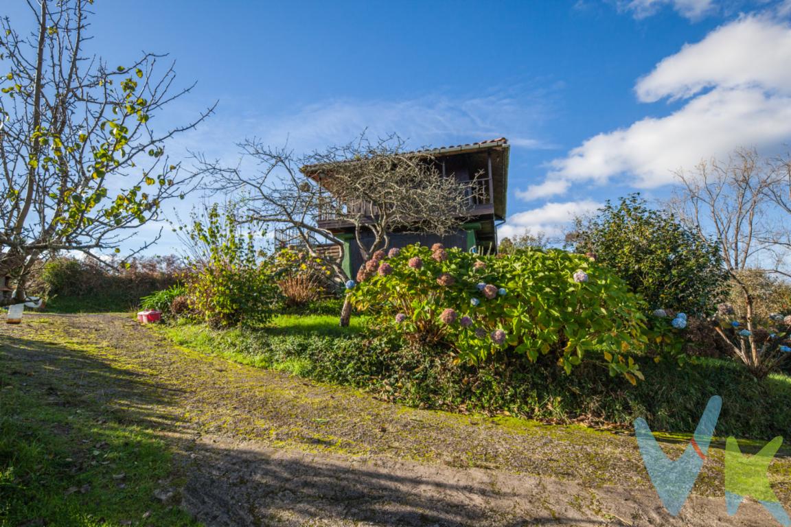 En venta esta fantástica oportunidad, de finca , ubicada en Cabueñes ALTO DEL INFANZON.Finca de DOS MIL METROS CUADRADOS , con una edificabilidad de 300 metros cuadrados, Esta finca tienen un hórreo , que se ha hecho vivienda. de unos 60 metros cuadrados dividida  en dos plantas, con cocina, baño ,salón y en la planta alta dormitorios. Vistas fantásticas , y rodeada de viviendas.Autobús en la carretera general a cinco minutos de la finca. En el  precio no están incluidos los gastos de Notaria y Registro, ni los impuestos de transmisiones patrimoniales .  