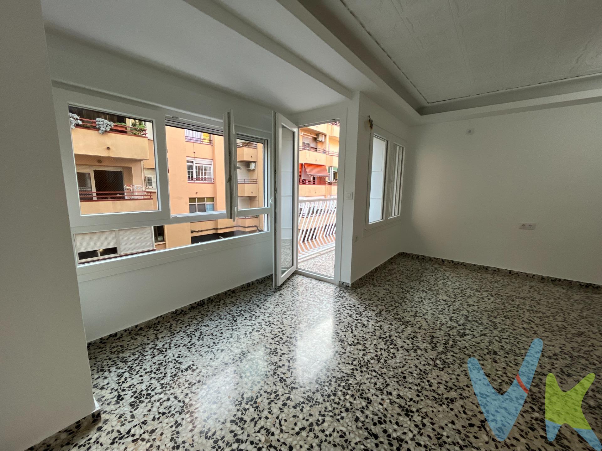 ¡Piso reformado de 105m² cerca del metro y la Av. Al Vedat!  - VPO - . ¿Buscas un piso espacioso y luminoso en una ubicación ideal? ¡No busques más! Este fantástico piso de 110m² en Torrent, a un paso del metro y de la Avenida Al Vedat, tiene todo lo que necesitas para tu nuevo hogar. Totalmente reformado con materiales de primera calidad**, este piso cuenta con:. *105m² totales y 101m² útiles. *2 habitaciones dobles, con posibilidad de una doble y dos simples. *1 baño completo con plato de ducha y preinstalación para lavadora y secadora. *Salón amplio y luminoso c. *Instalación eléctrica y fontanería completamente nuevas. *Ventanas nuevas de Climalit PVC blanco. *Segunda planta con ascensor. *Finca tranquila con vecinos amables. ¡Perfecto para familias o parejas que buscan un hogar cómodo y moderno!. No pierdas la oportunidad de visitar este piso y descubrir todas sus posibilidades. Honorarios de la agencia no incluidos en el precio. Consulte por nuestro departamento financiero para obtener más información sobre las opciones de financiación disponibles. ¡No te lo pienses más y contacta con nosotros hoy mismo para concertar una visita!. 