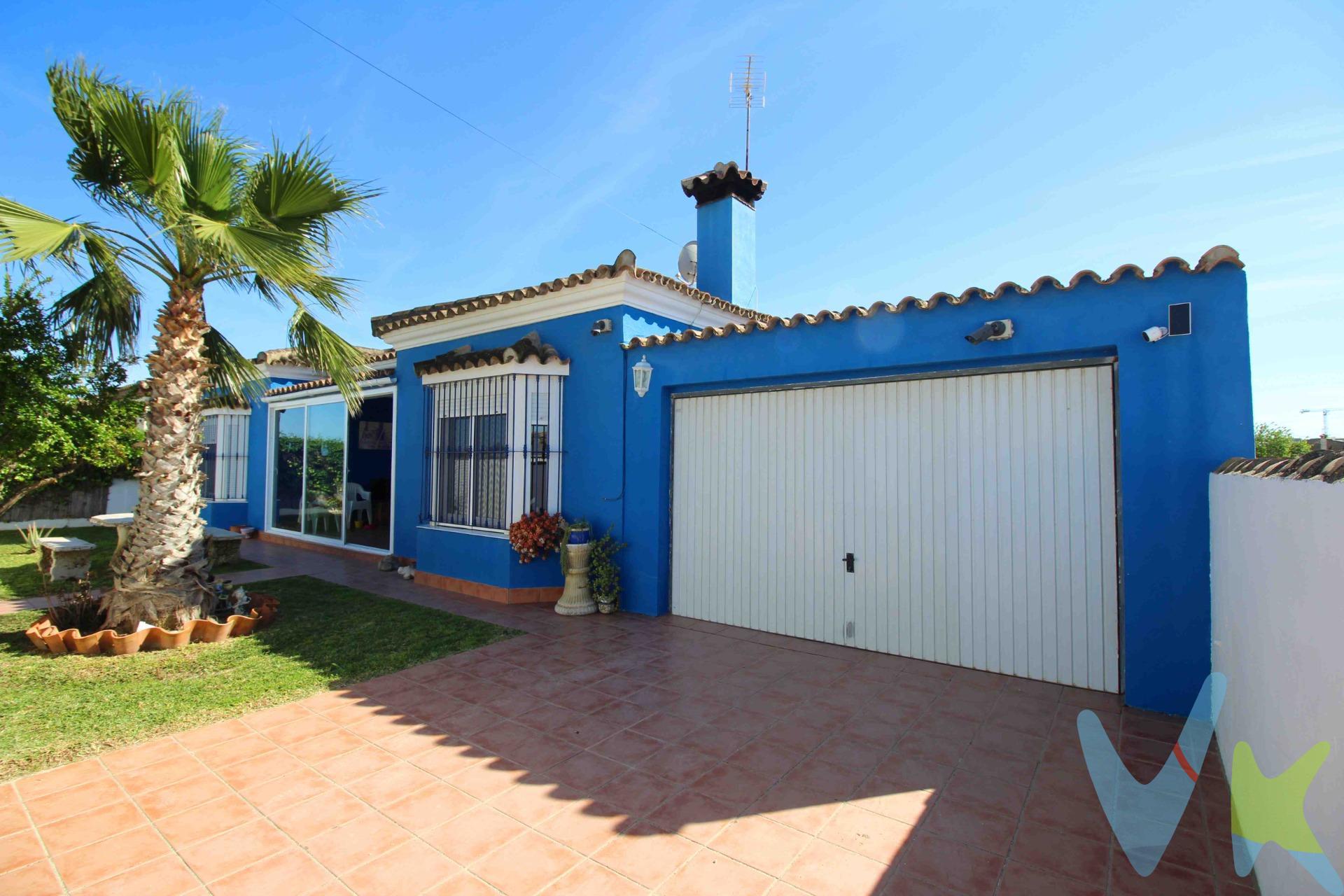¡Bienvenidos a esta maravillosa casa con piscina en Chiclana de la Frontera! . Esta impresionante propiedad de estilo señorial está diseñada para brindarle una vida de comodidad y lujo en un entorno idílico. Con 110 m² construidos y una generosa parcela de 500 m² aprox., ofrece espacio de sobra para su familia. Su seguridad es primordial, con 3 cámaras de seguridad para brindarle tranquilidad. La cocina de roble es el corazón de esta casa, con un diseño elegante y funcional que hará que cocinar sea un placer. Disfrute de la luminosidad natural en el comedor y la suite principal gracias a los ventanales climalit. Además, el porche acristalado es perfecto para disfrutar de comidas al aire libre durante todo el año. . La casa está llena de detalles que hacen la diferencia, como mosquiteras, leñero, temporizador para luces exteriores y tomas de corriente en el porche. Estratégicamente ubicada cerca del centro de Chiclana de la Frontera y de la estación del tranvía, facilita el acceso a todas las comodidades que la ciudad tiene para ofrecer, incluida la playa de La Barrosa a solo 10 minutos en coche. Elementos como el garaje, el sistema de riego automático, el descalificador y la bañera de hidromasaje en el dormitorio principal en suite hacen que esta casa sea aún más especial. En resumen, combina la elegancia clásica con comodidades modernas y una ubicación privilegiada. No deje pasar la oportunidad de vivir la vida que siempre ha deseado. ¡Contáctenos hoy mismo para programar una visita y descubrir todo lo que esta propiedad tiene para ofrecer! Su nuevo hogar le espera en Chiclana de la Frontera. CHALET de 110 m² construidos (100 m² útiles) con 3 dormitorios y 2 cuartos de baño en parcela de 500 m², suelo RÚSTICO en DIVISIÓN HORIZONTAL con trastero y garaje. Informamos a nuestros clientes de que los gastos de Notaría, Gestoría, Impuestos y los honorarios de la agencia no están incluidos en el precio. A su vez, disponemos del Documento Informativo Abreviado de la propiedad (Según Decreto 218/2005, del 11 de Octubre) y de Seguro de Caución, para la protección del dinero entregado como señal para la Reserva de una vivienda.