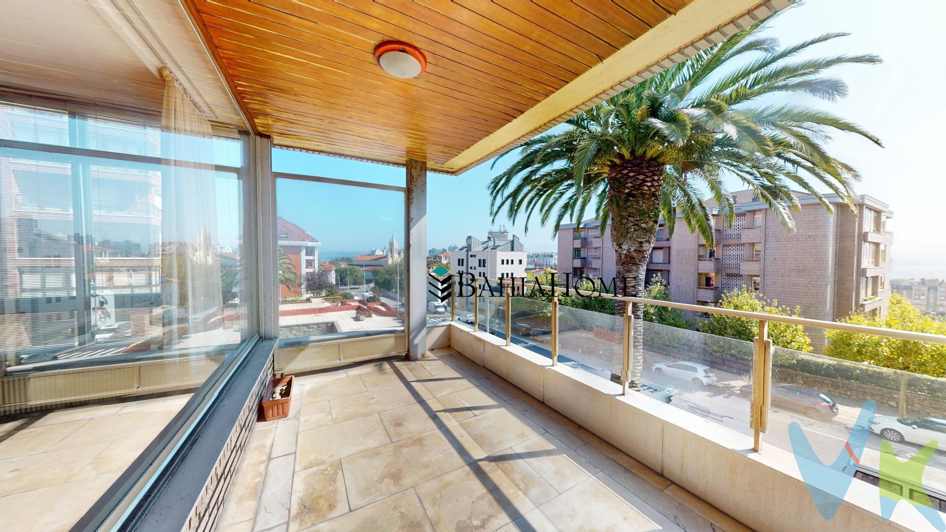 🏡 Piso en venta en el Alto Miranda– Santander. Una de las zonas más demandadas de Santander por su excelente comunicación a 5 min de las PLAYAS DEL SARDINERO, PASEO PEREDA Y EL CENTRO BOTÍN, y excelentes vistas a la bahia, además de todos los servicios y calidad de vida. Vistas espectaculares a TODO SANTANDER desde la TERRAZA COMUNITARIA. La propiedad principal cuenta con:. - 5 dormitorios amplios y luminosos.  - Salón-comedor con gran expansión y terraza incluida. -  Cocina independiente totalmente equipada. -  3 baños completos. -  Terraza/balcón perfecto con vistas al exterior. Extras:. 🔑 2 Plazas de garaje y 1 trastero incluidos. 🏢 Edificio moderno con 2 ascensores y accesibilidad. 🌳 Entorno tranquilo con zonas verdes, colegios, centro de salud. Ubicación excelente:. ✔ Conexión directa con la autovía S-20. ✔ A 5 minutos en coche del centro de Santander. ✔ Autobús urbano. 📞 ¡No dejes pasar esta oportunidad única en Santander!. . . 