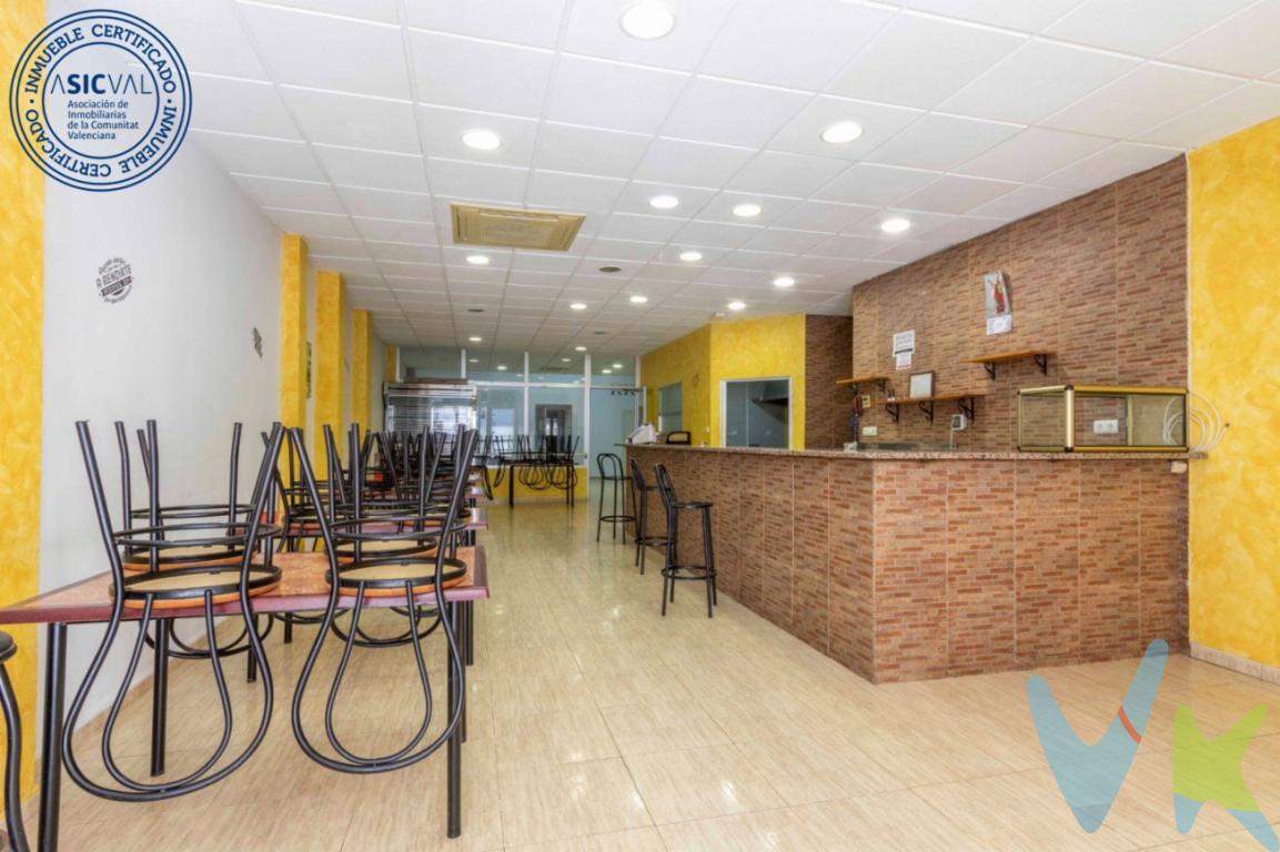 ¿Quieres montar un restaurante pero no quieres hacer reforma?. . ¡Tengo el local que buscas! Estupenda Cafetería o Restaurante o Bar, todo montado y en buen estado, en la población de Massamagrell. Ubicado en una muy buena zona cerca de la parada del metro.. . Local de 180 m2 que actualmente dispone de: . . - zona para celebraciones.. . - zona de cafetería: cuenta con barra equipada con varias cámaras y expositores, cocina espaciosa y equipada. . . - Almacén-despacho. . - Baños para clientes y baño de uso privado para el personal.. . Todo en muy buen estado, insonorizado y con aire acondicionado. ..¡También con posibilidad de alquiler con opción compra!. . No dudes en venir a visitarlo ya que con su capacidad y características puede ser de utilidad para otras actividades..El precio no incluye lo siguiente: Honorarios de la agencia inmobiliaria, impuestos (IVA, ITP) y otros gastos de la Compraventa (notaria, gestoría y registro).